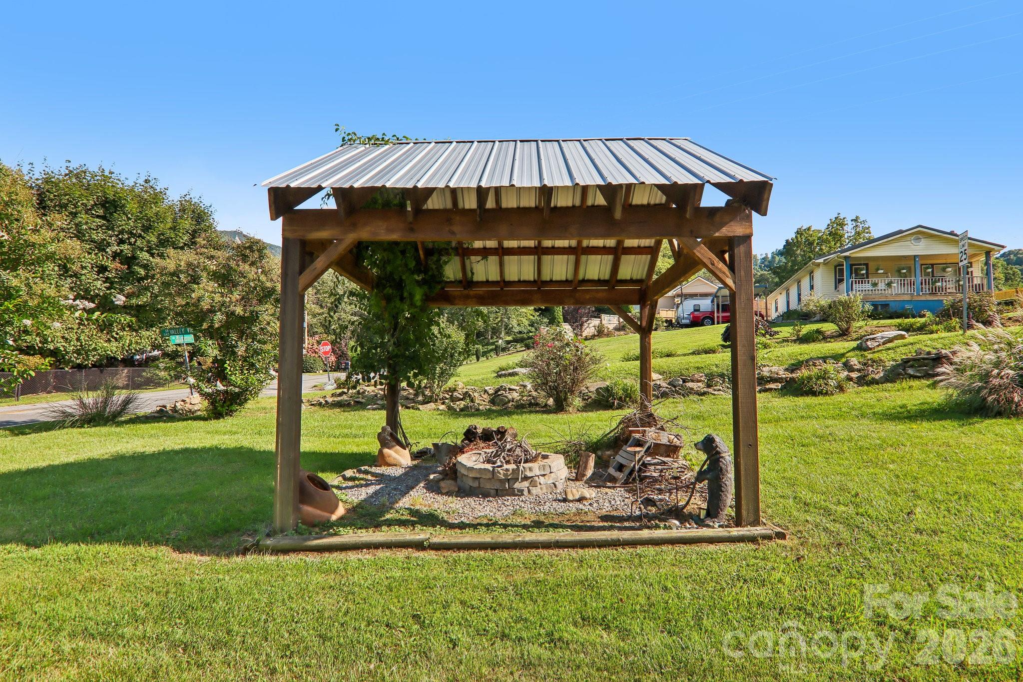550 Lickstone Road — Waynesville