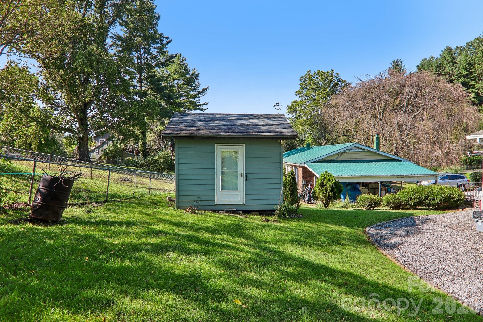 550 Lickstone Road — Waynesville