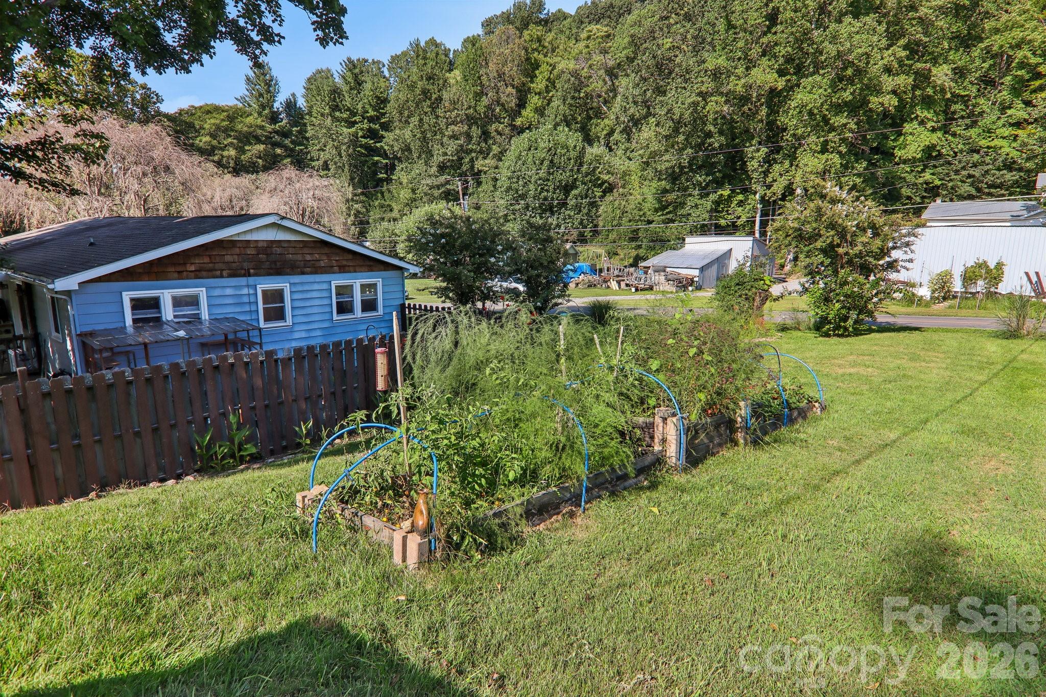 550 Lickstone Road — Waynesville