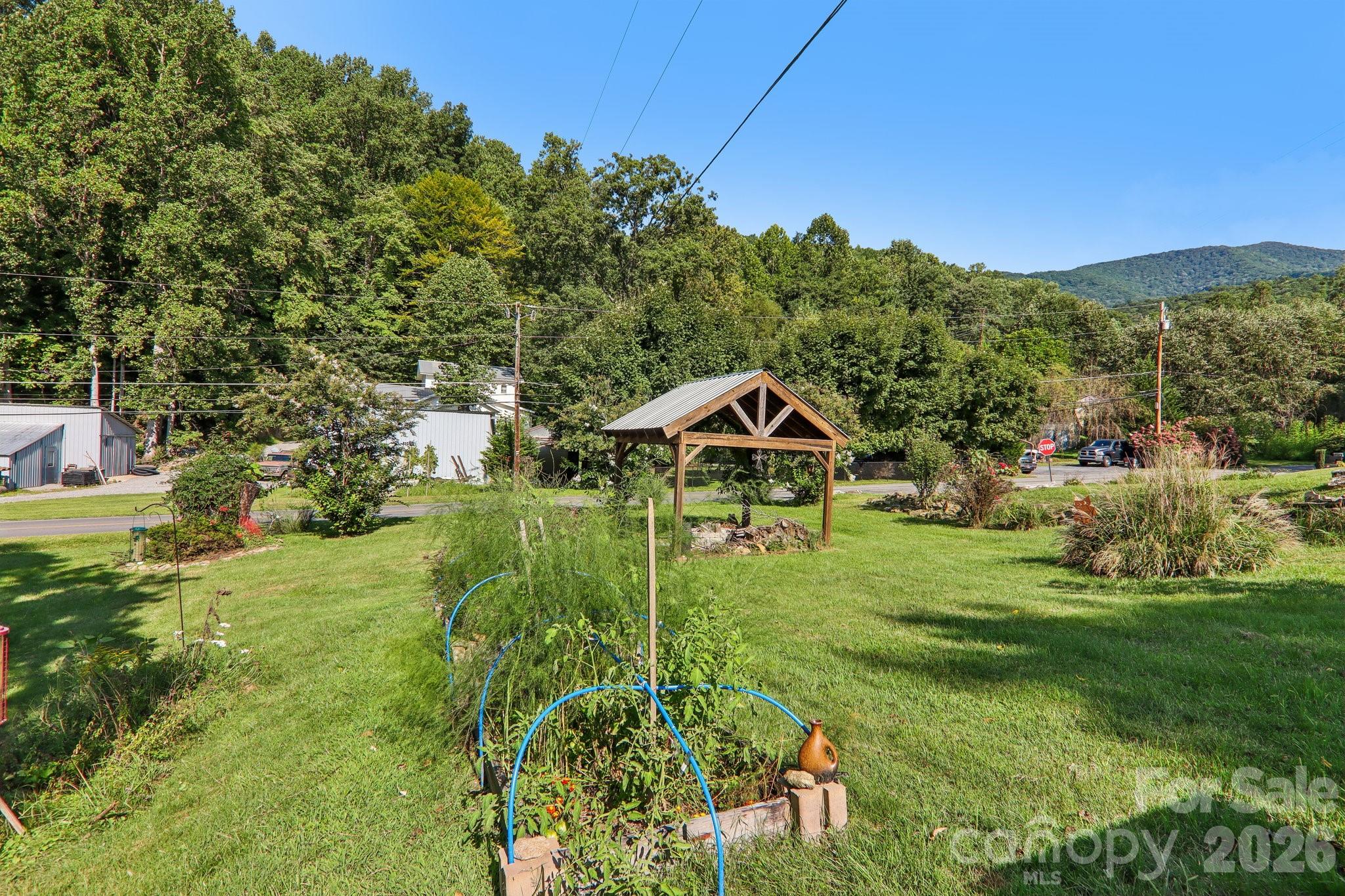 550 Lickstone Road — Waynesville