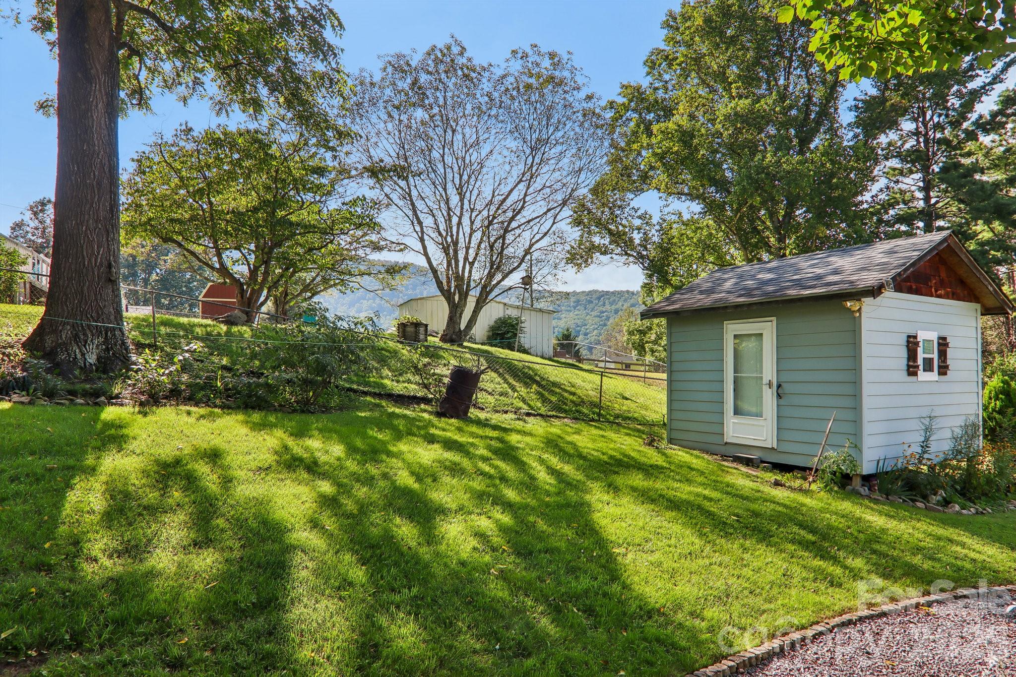 550 Lickstone Road — Waynesville