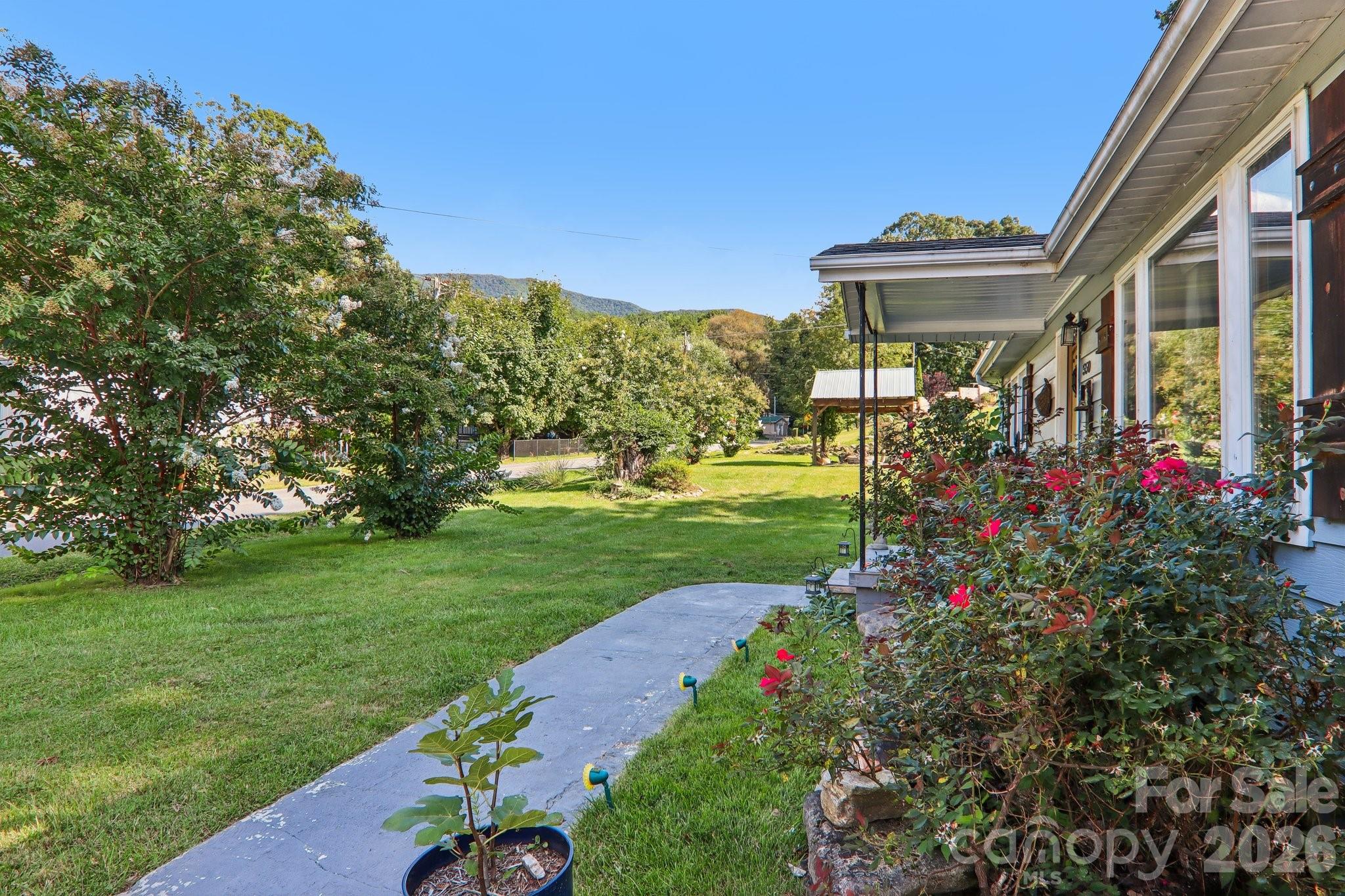 550 Lickstone Road — Waynesville