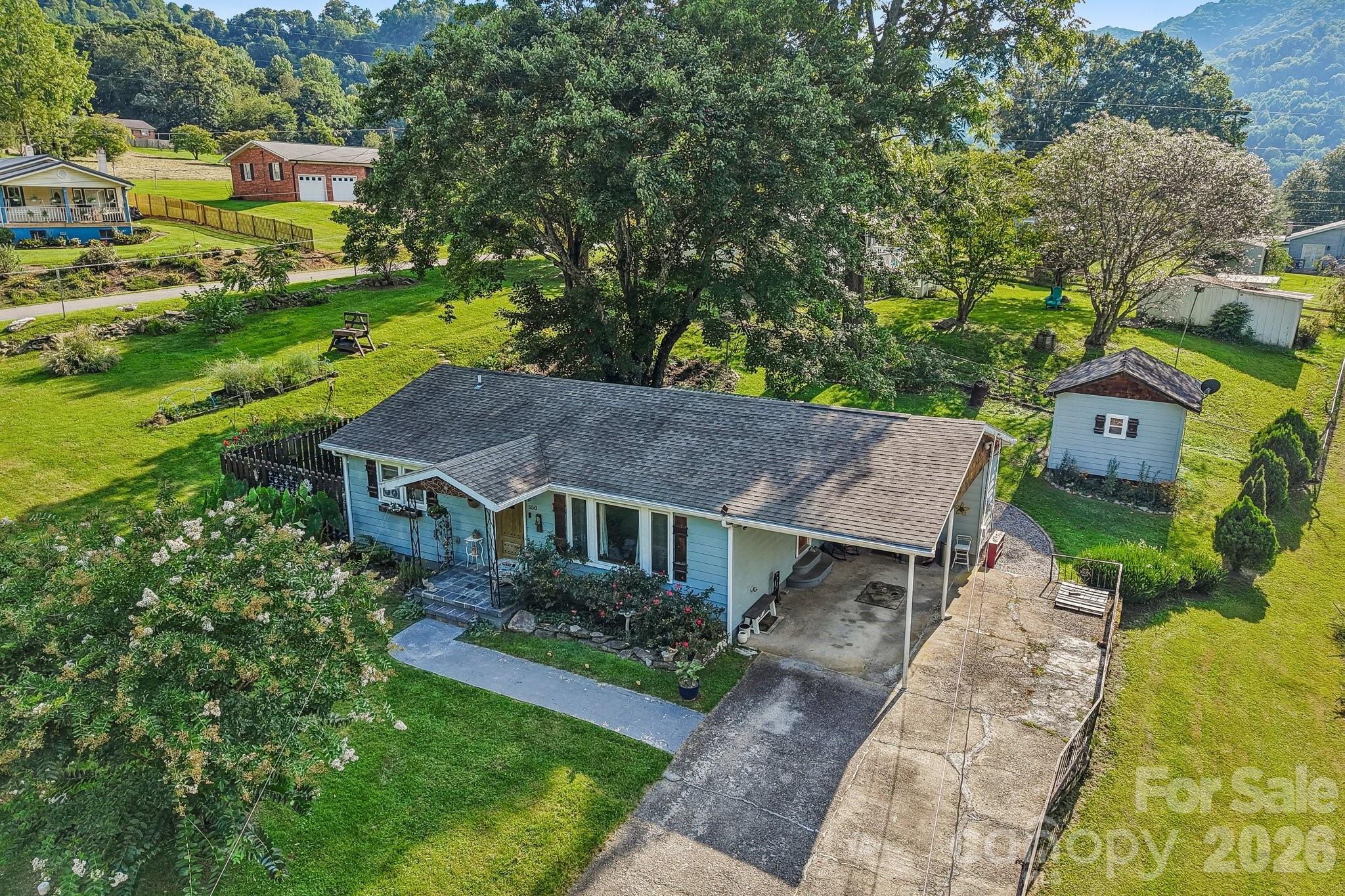 550 Lickstone Road — Waynesville