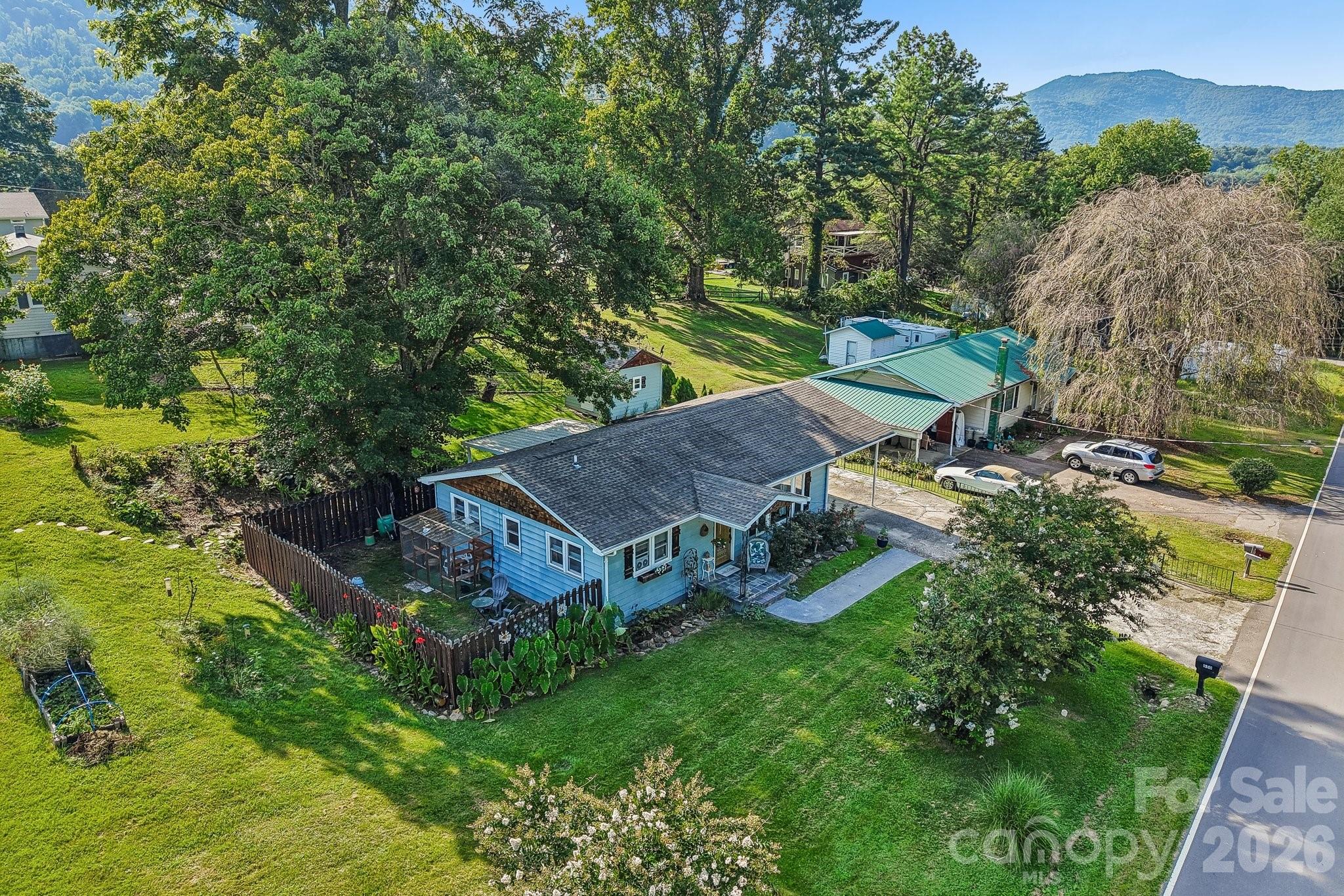 550 Lickstone Road — Waynesville