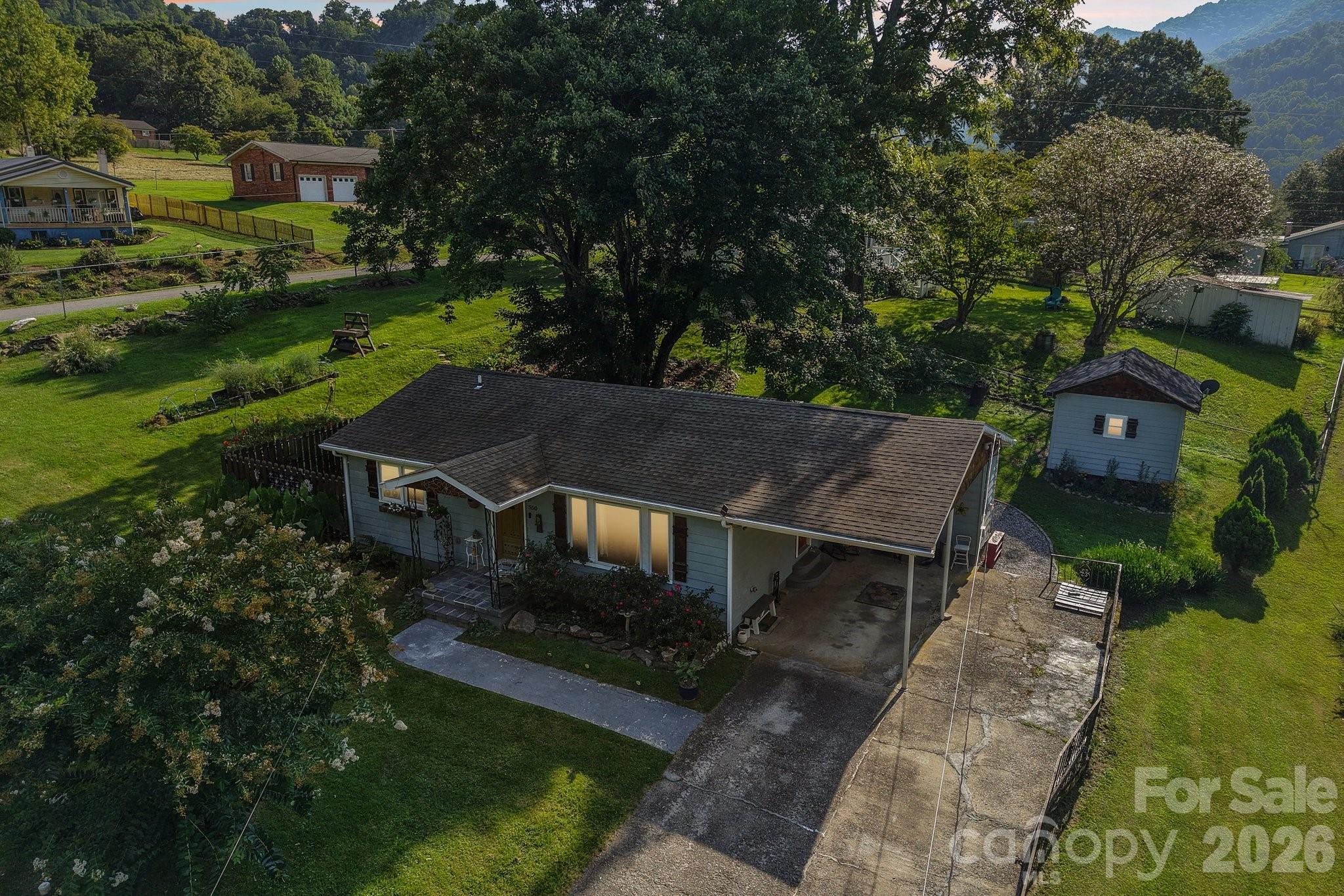 550 Lickstone Road — Waynesville