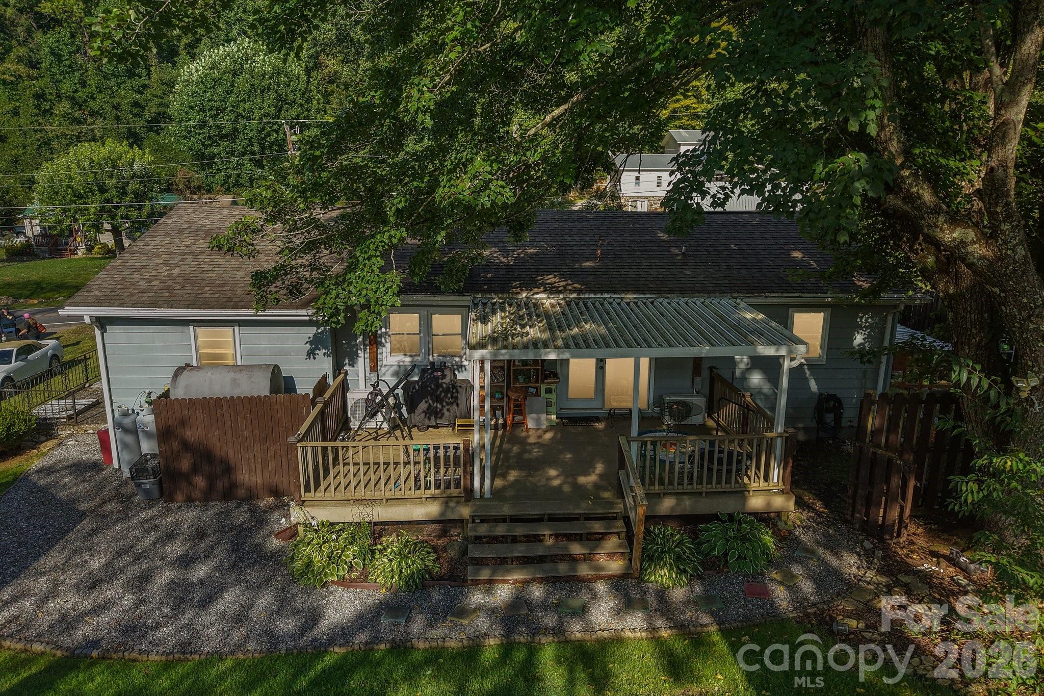550 Lickstone Road — Waynesville