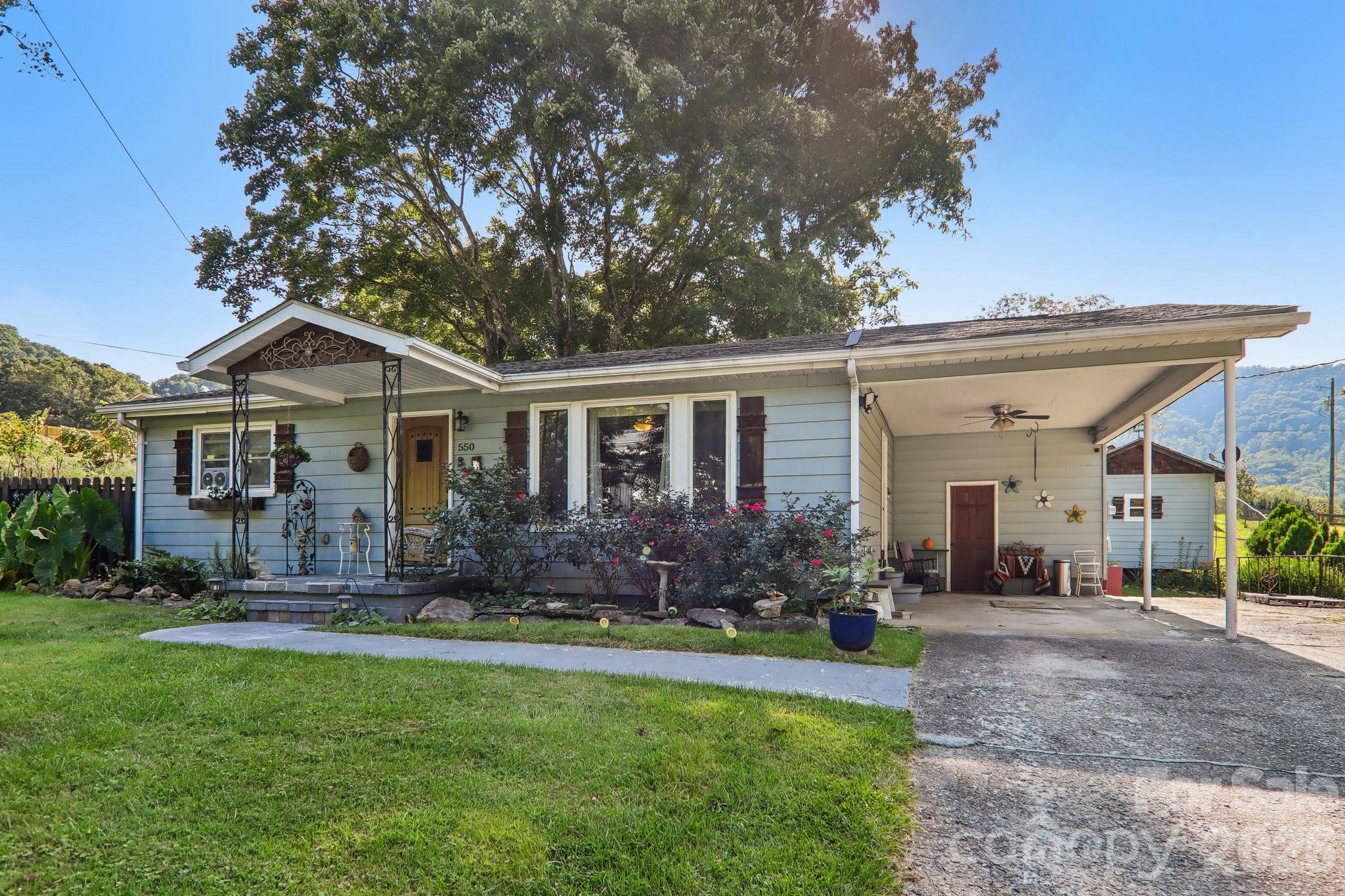 550 Lickstone Road — Waynesville