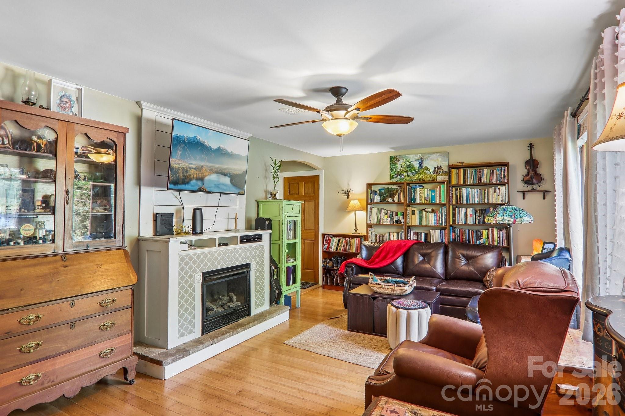 550 Lickstone Road — Waynesville