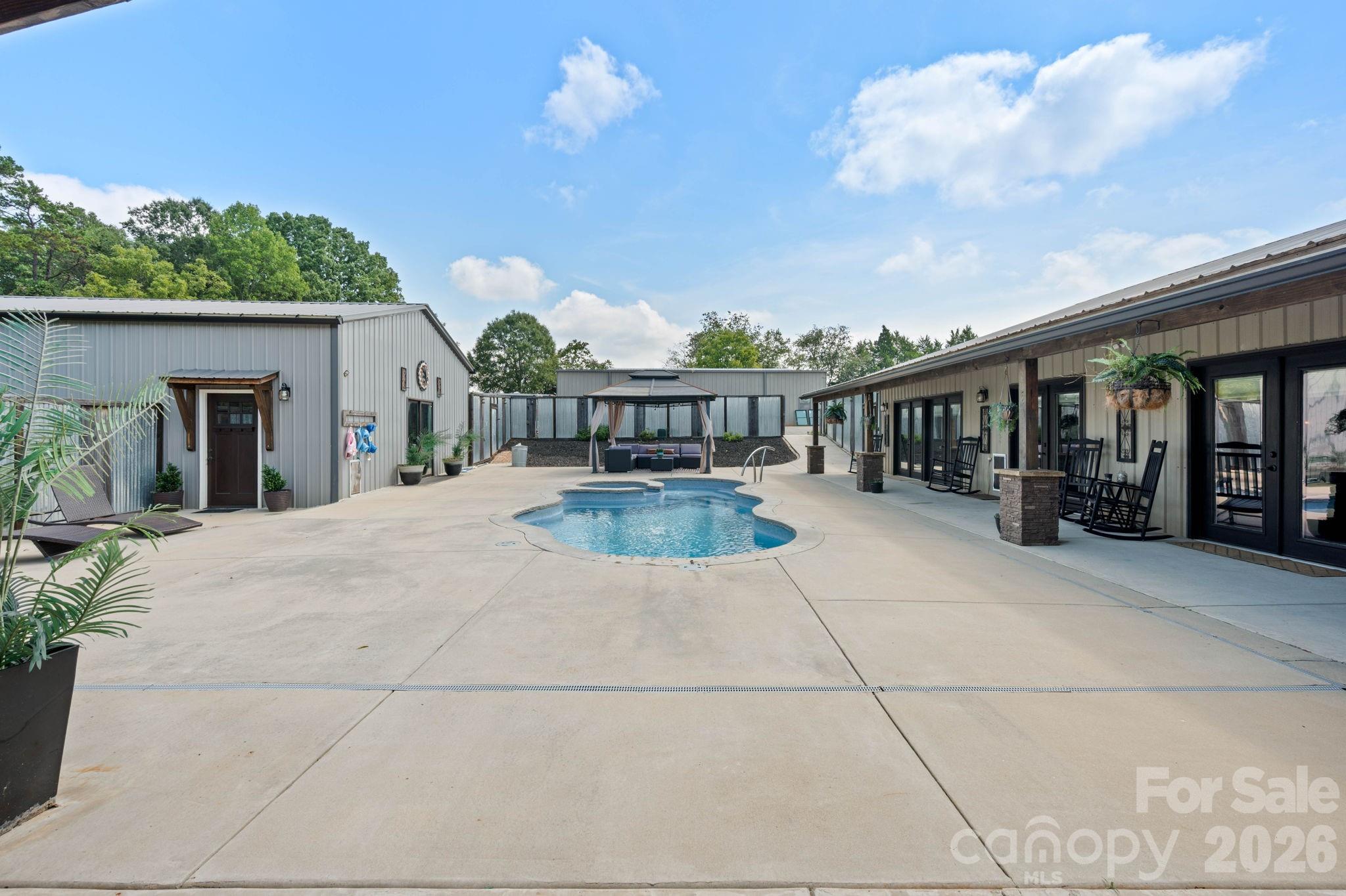 7562 Long Island Road — Catawba