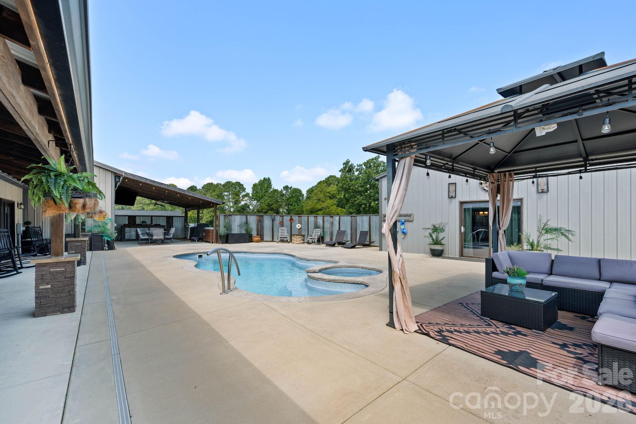7562 Long Island Road — Catawba