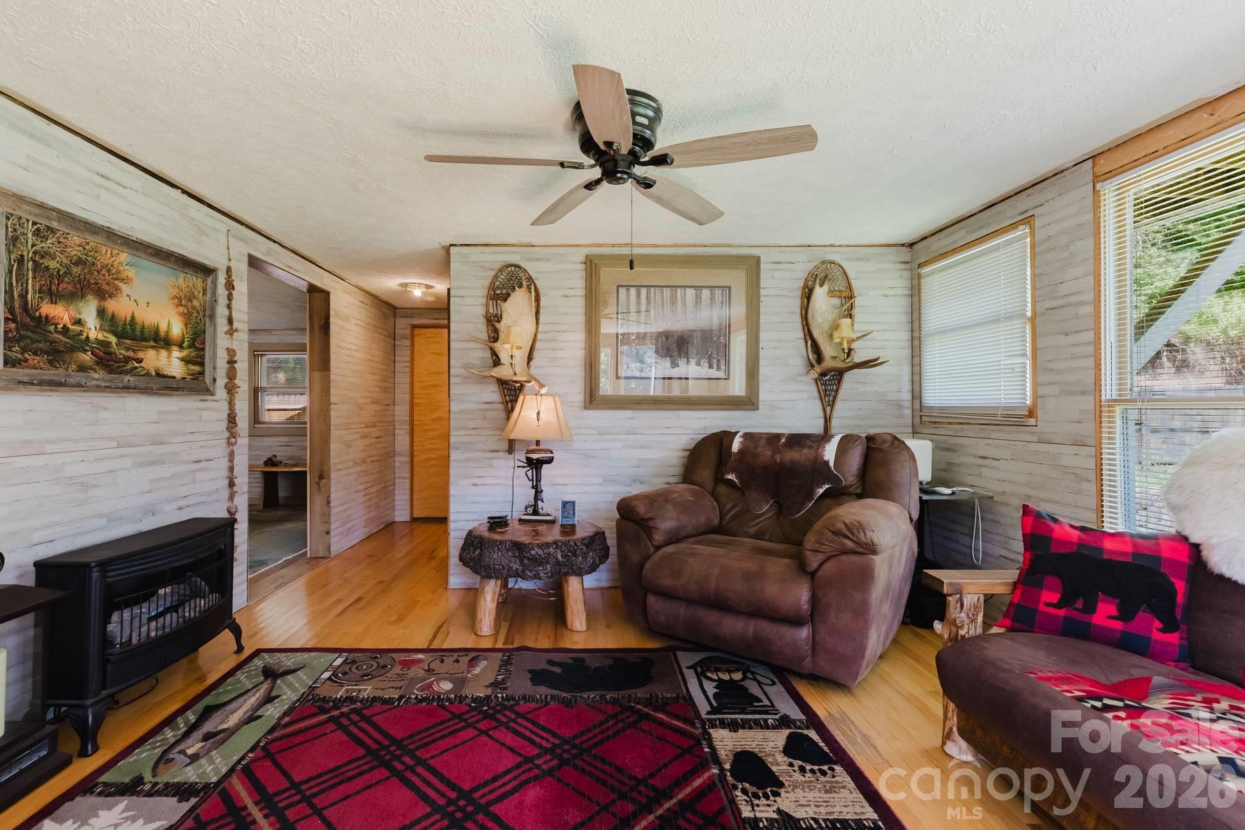 1380 Highway 19a Highway — Whittier