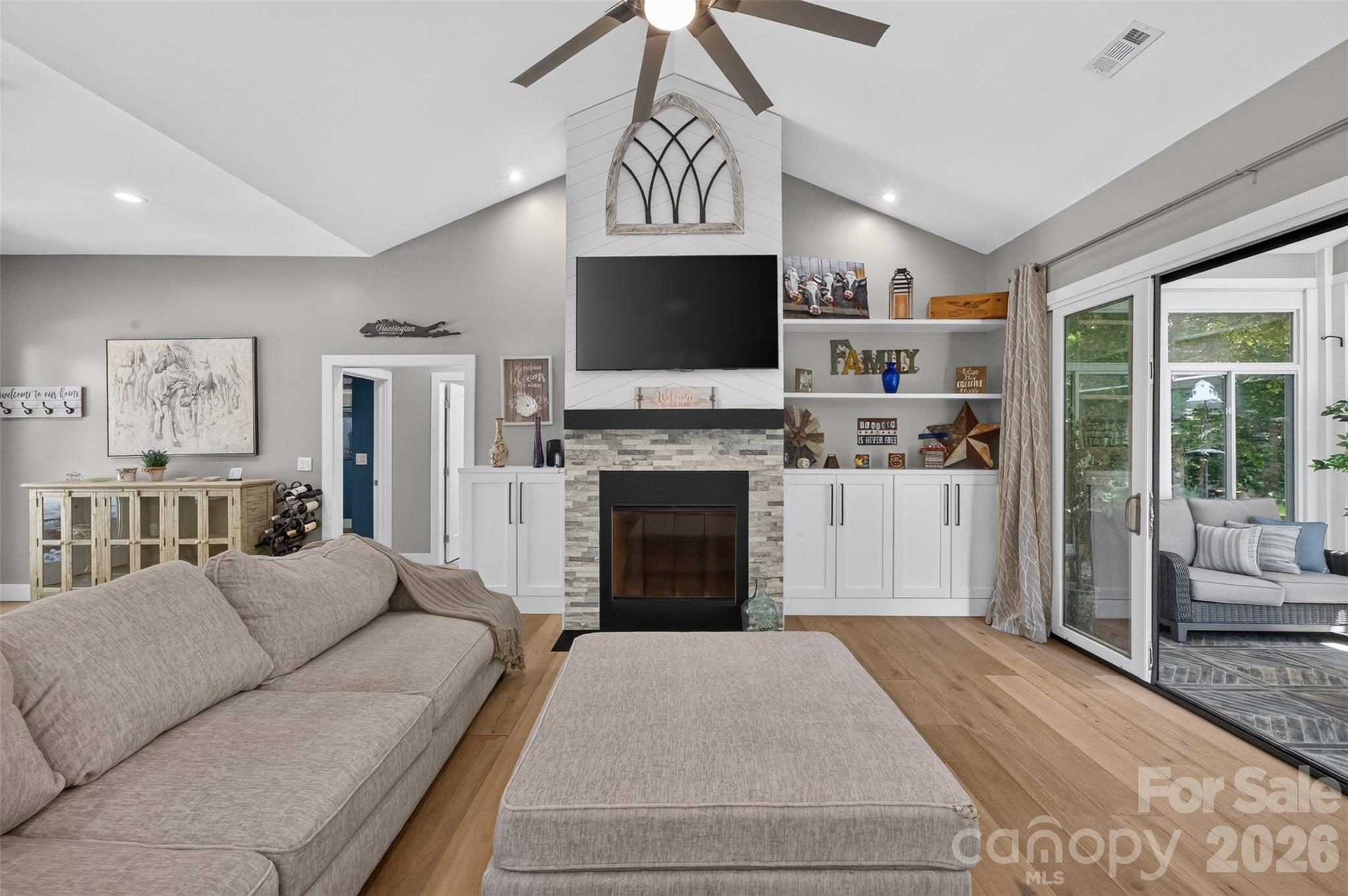 7342 Milan Drive — Huntersville