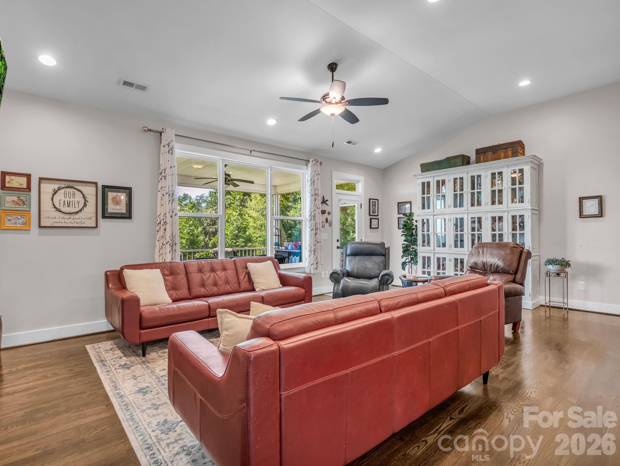 718 Tinsberry Lane — Inman