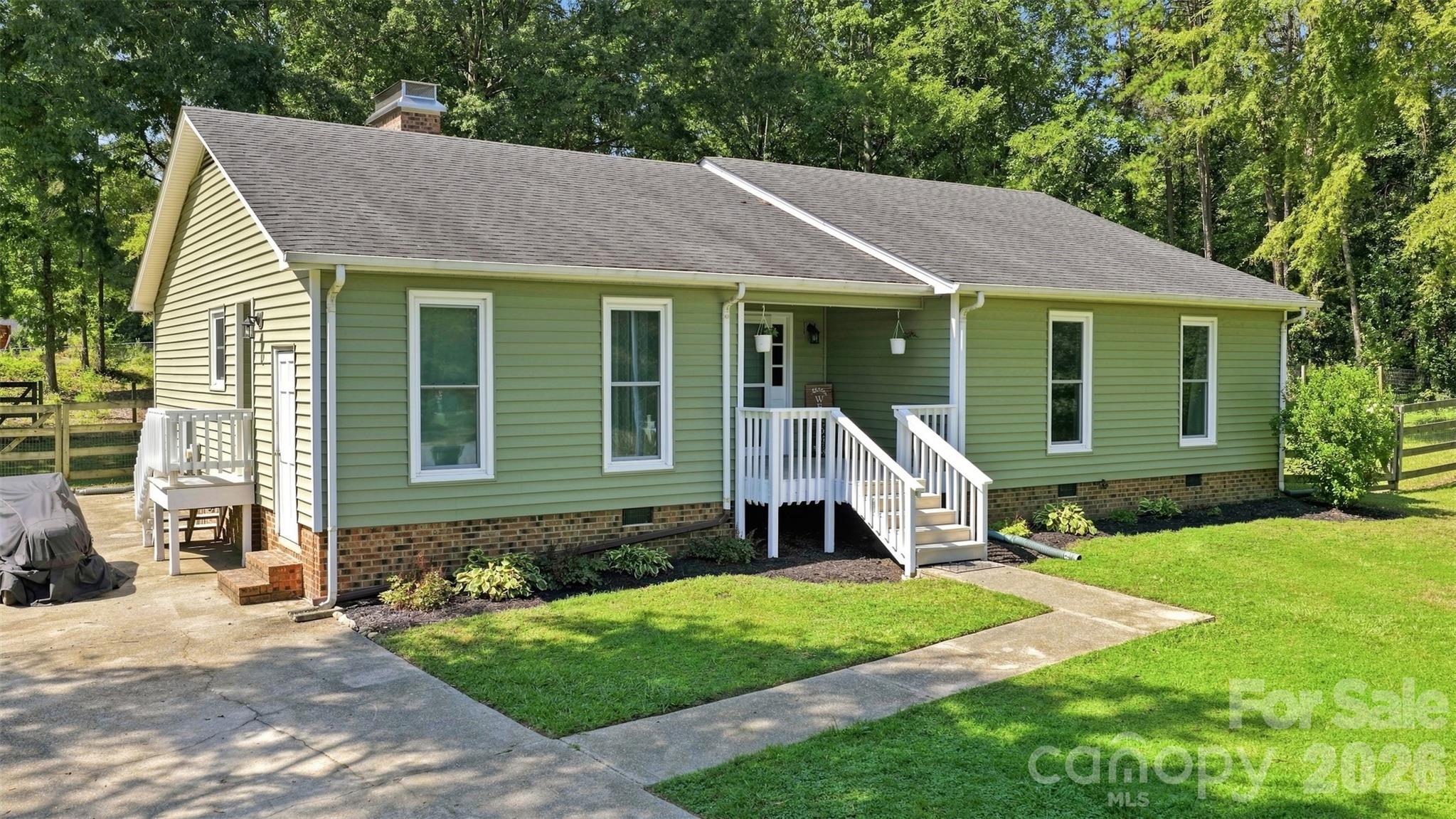 1405 Woodlark Place — Monroe