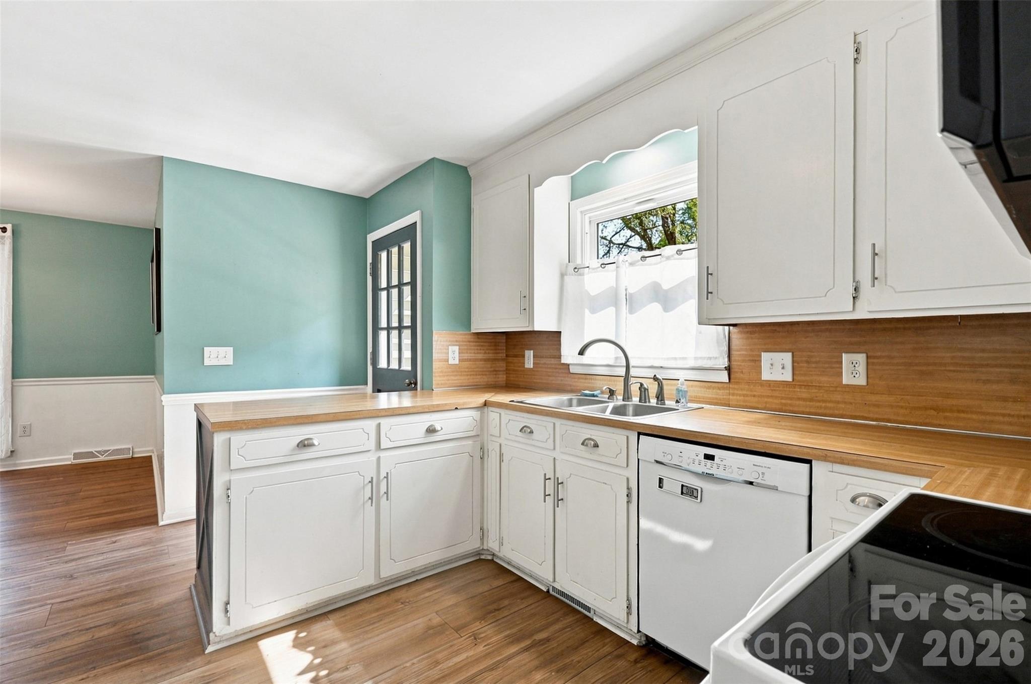 1405 Woodlark Place — Monroe