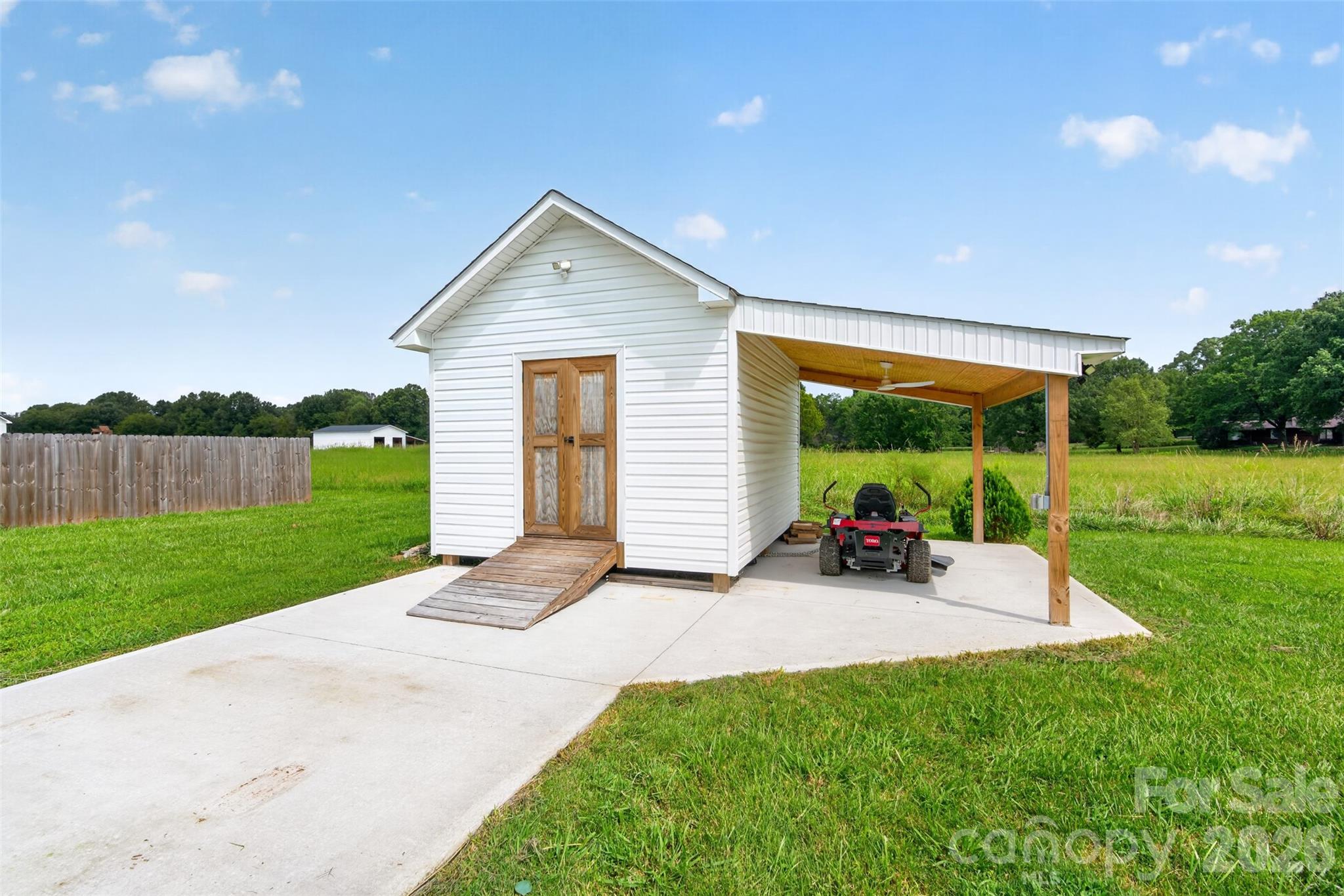 901 Hasty Road — Marshville