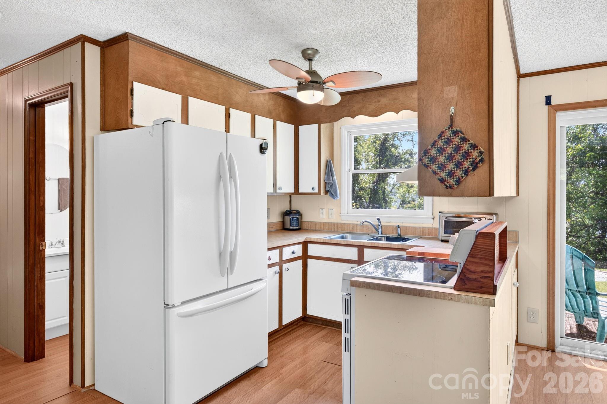 1057 Skyway Drive — Marshall