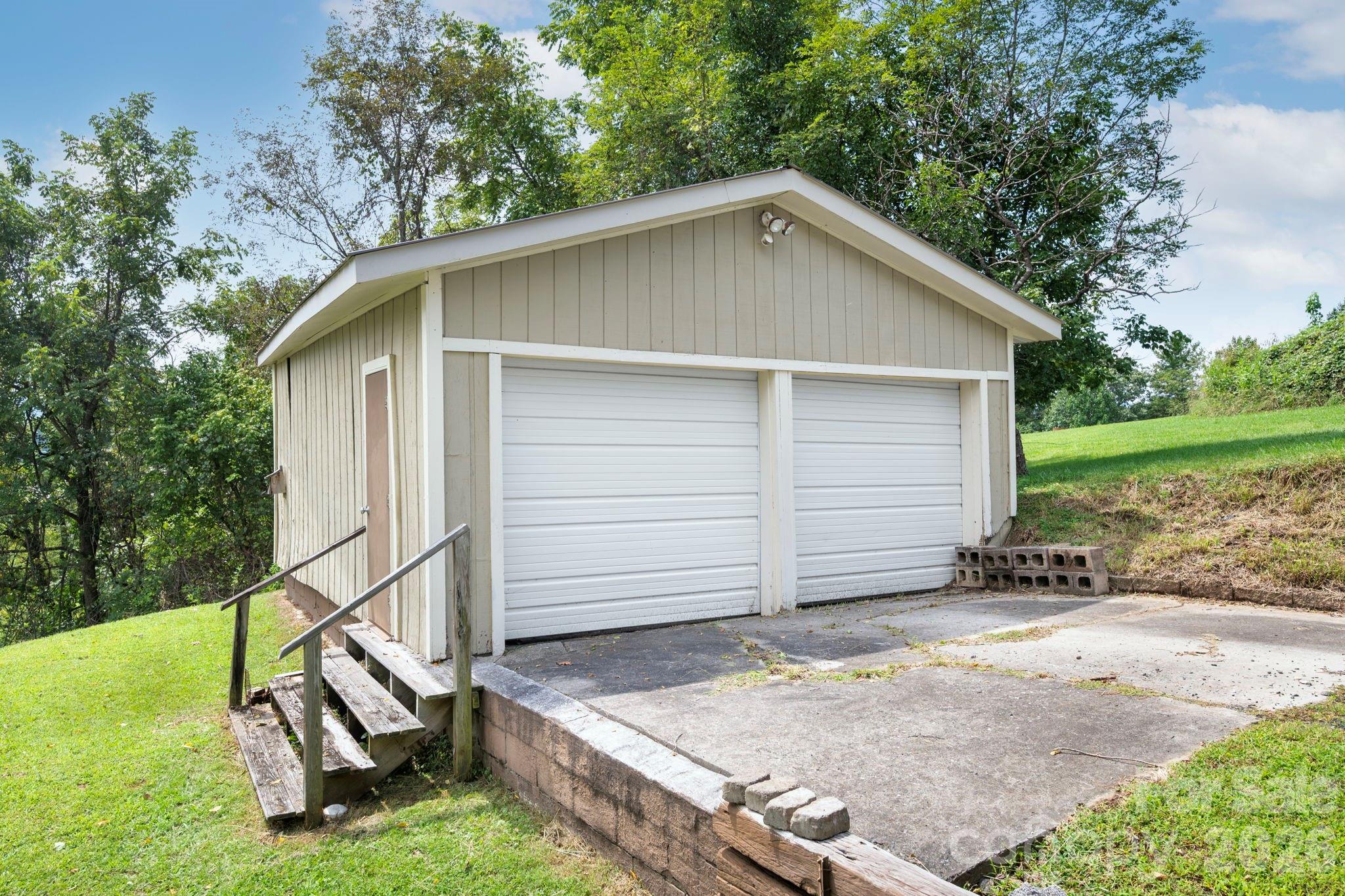 1057 Skyway Drive — Marshall
