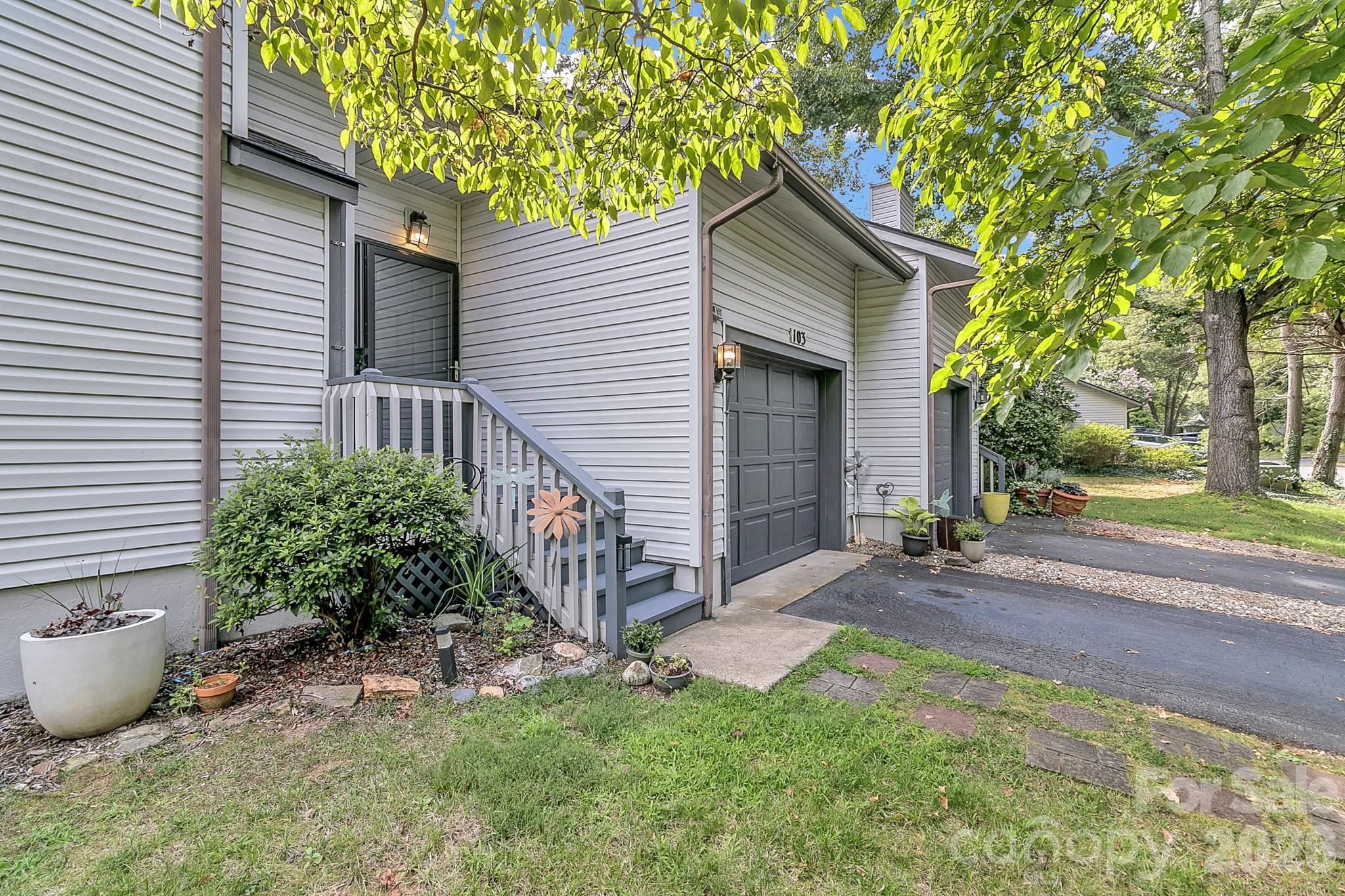 103 Cimarron Drive — Asheville