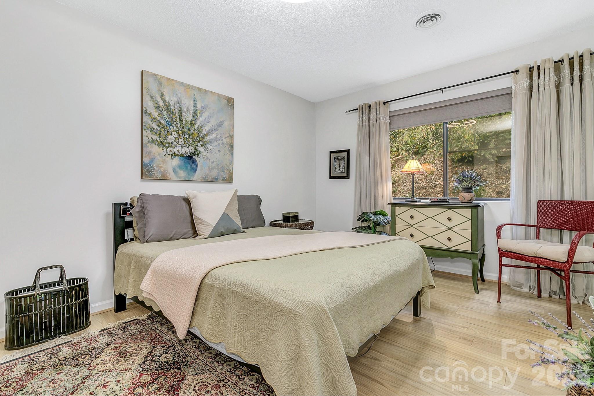 103 Cimarron Drive — Asheville