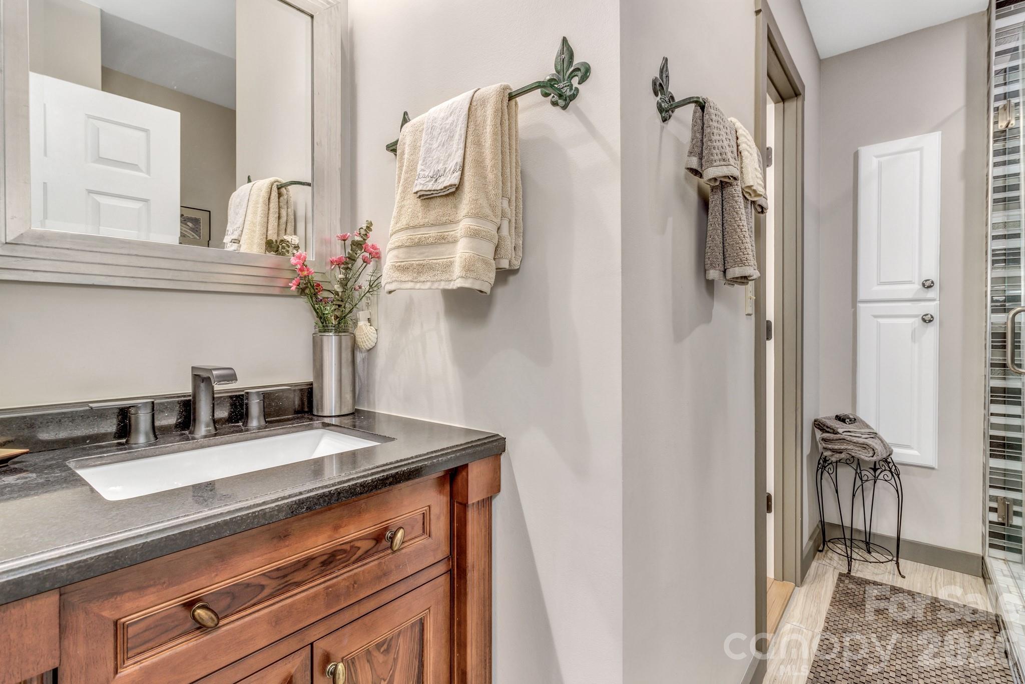 103 Cimarron Drive — Asheville