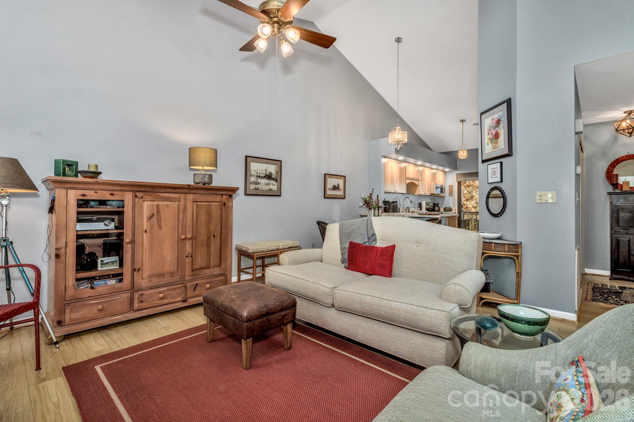 103 Cimarron Drive — Asheville