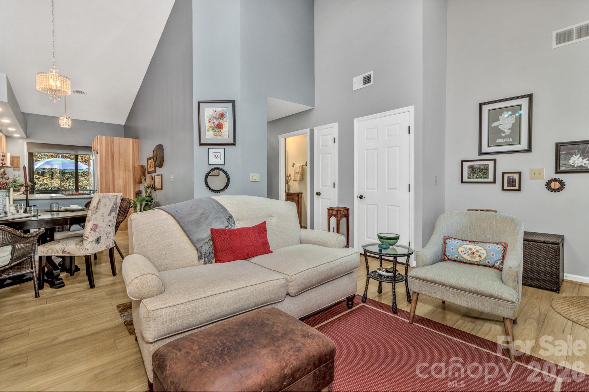 103 Cimarron Drive — Asheville