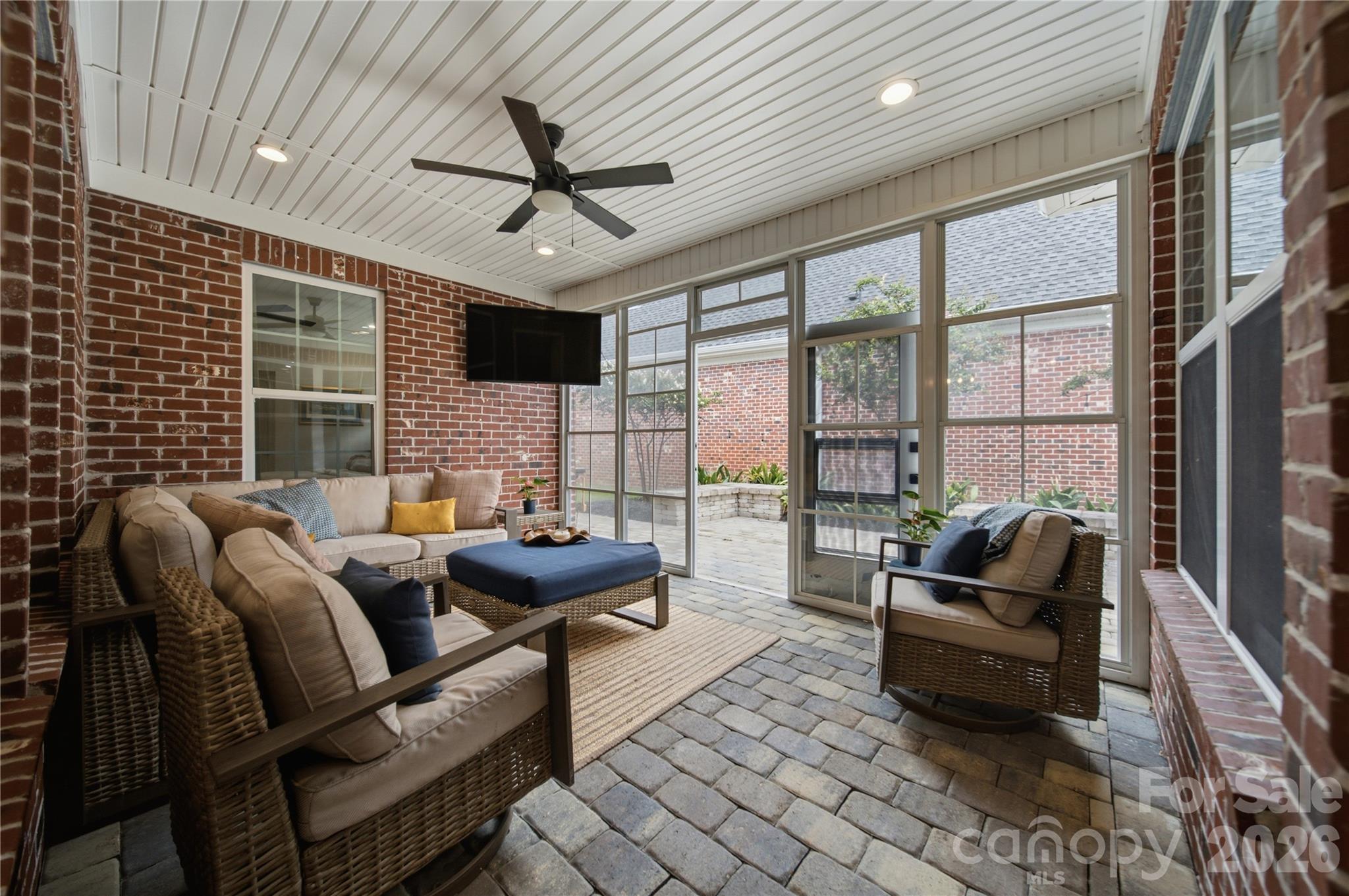 531 Buckview Lane — Elgin