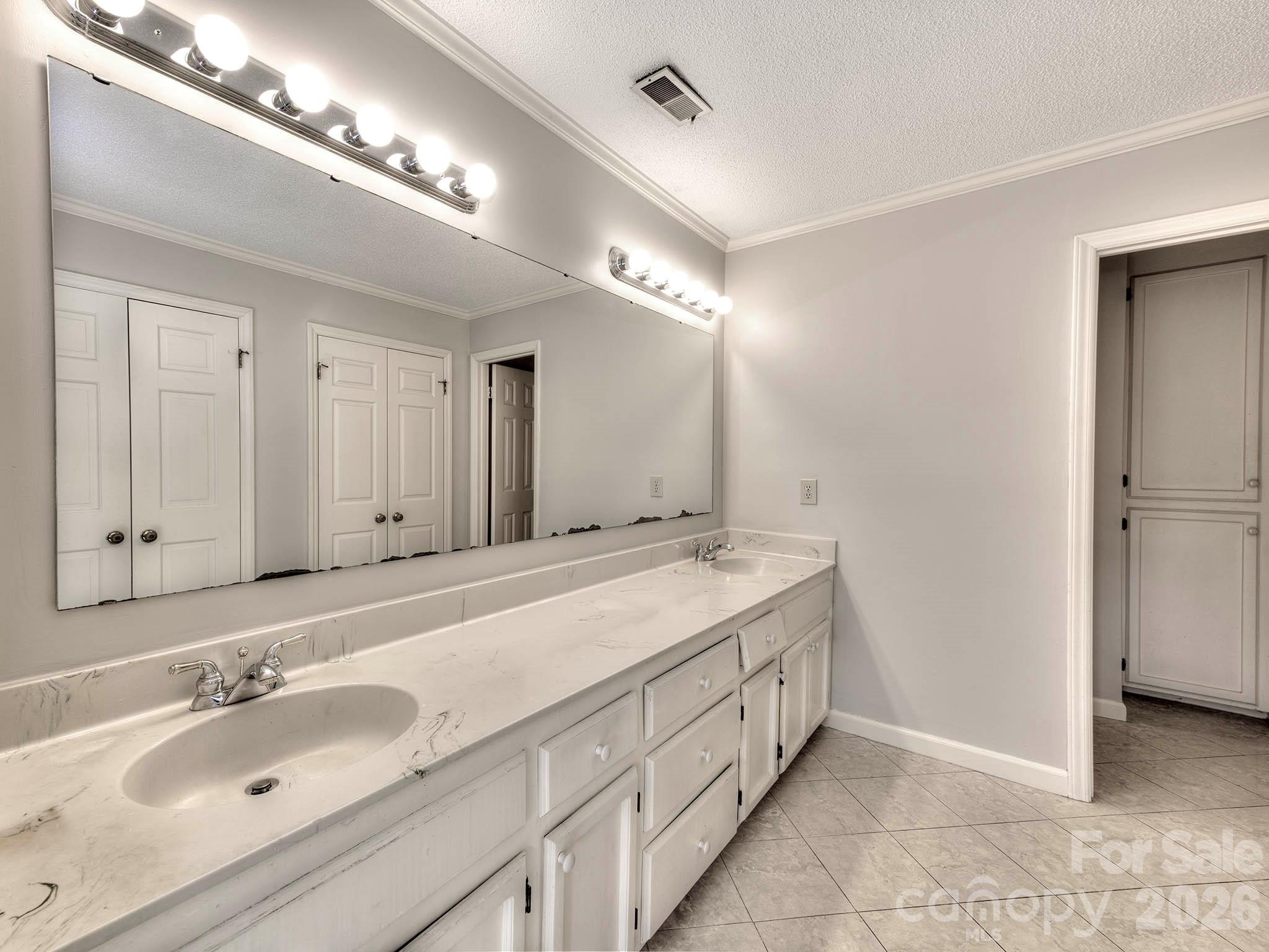 1401 Heatherloch Drive — Gastonia