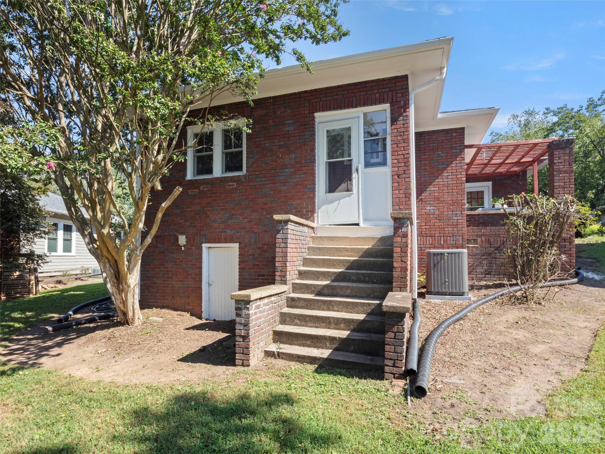 65 Longview Road — Asheville