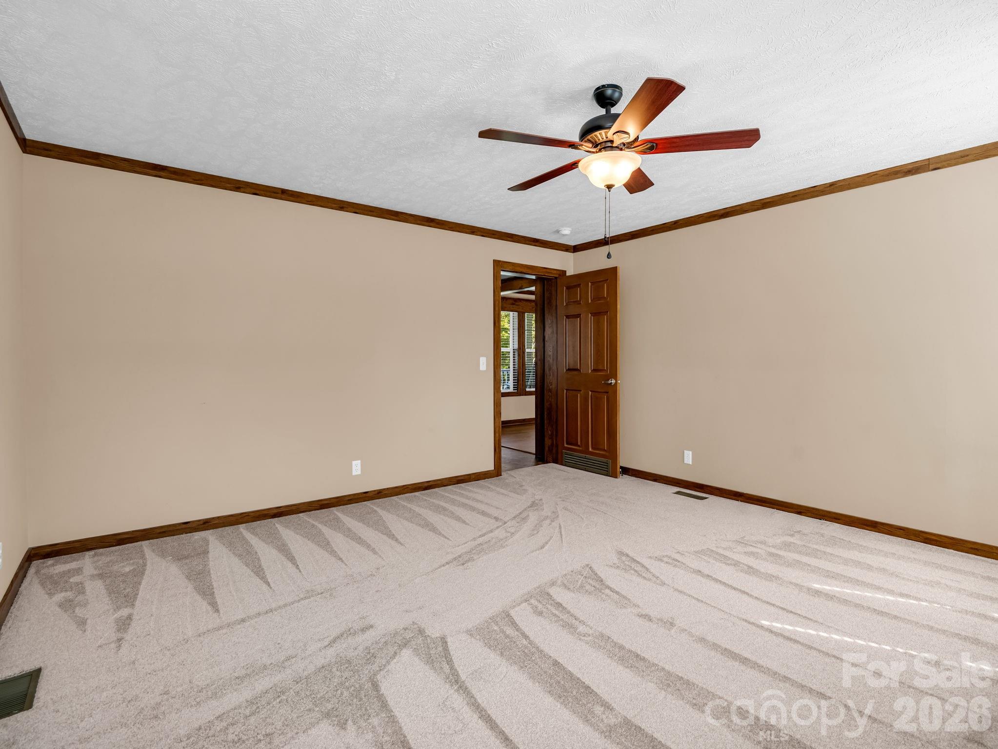 12 N Frederick Lane — Hendersonville