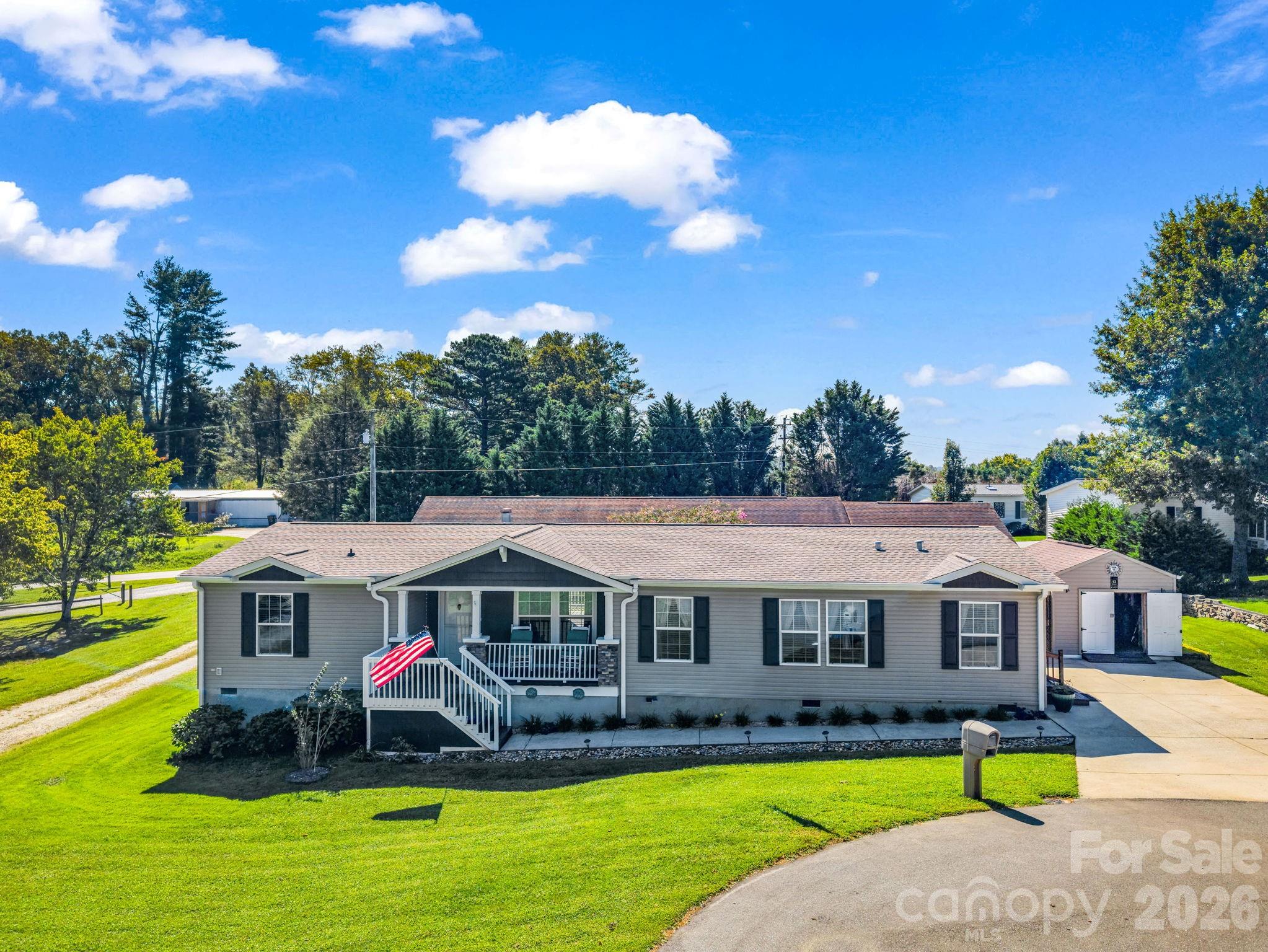 12 N Frederick Lane — Hendersonville