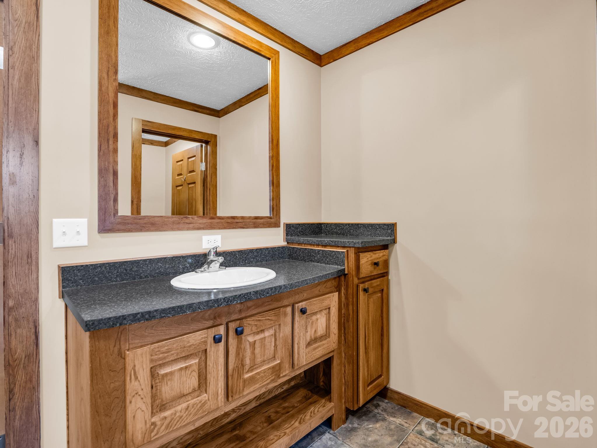 12 N Frederick Lane — Hendersonville