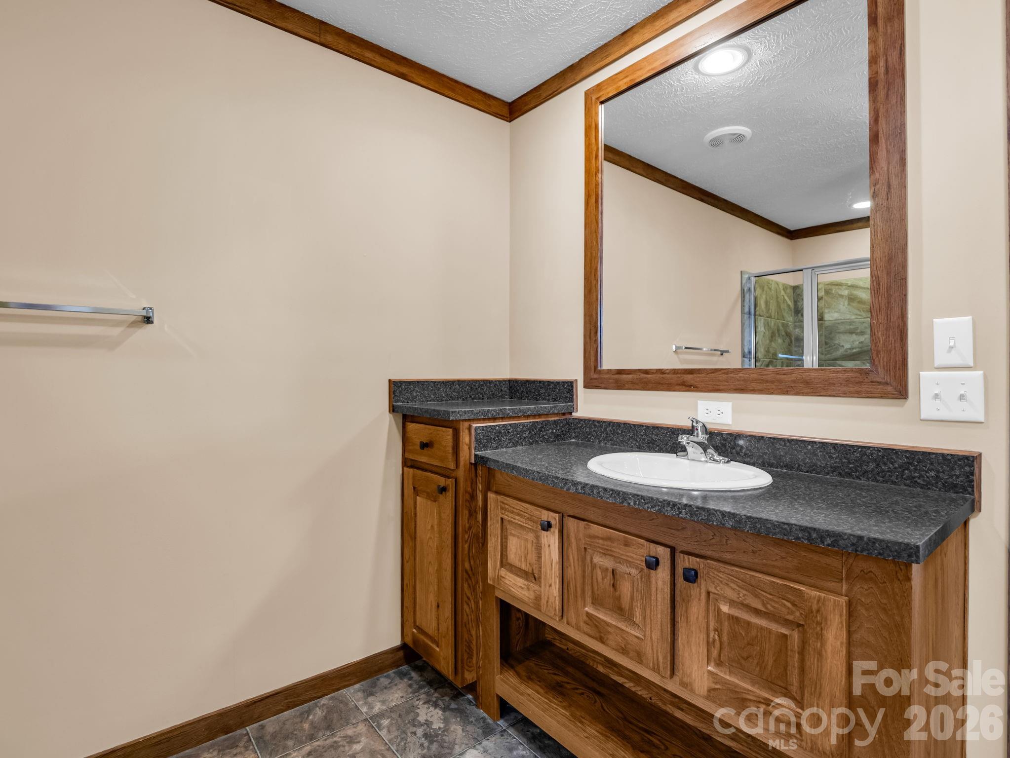 12 N Frederick Lane — Hendersonville