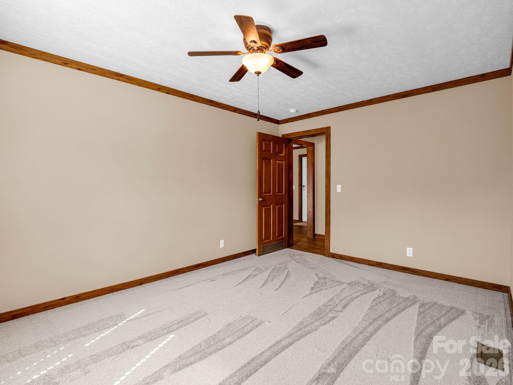 12 N Frederick Lane — Hendersonville