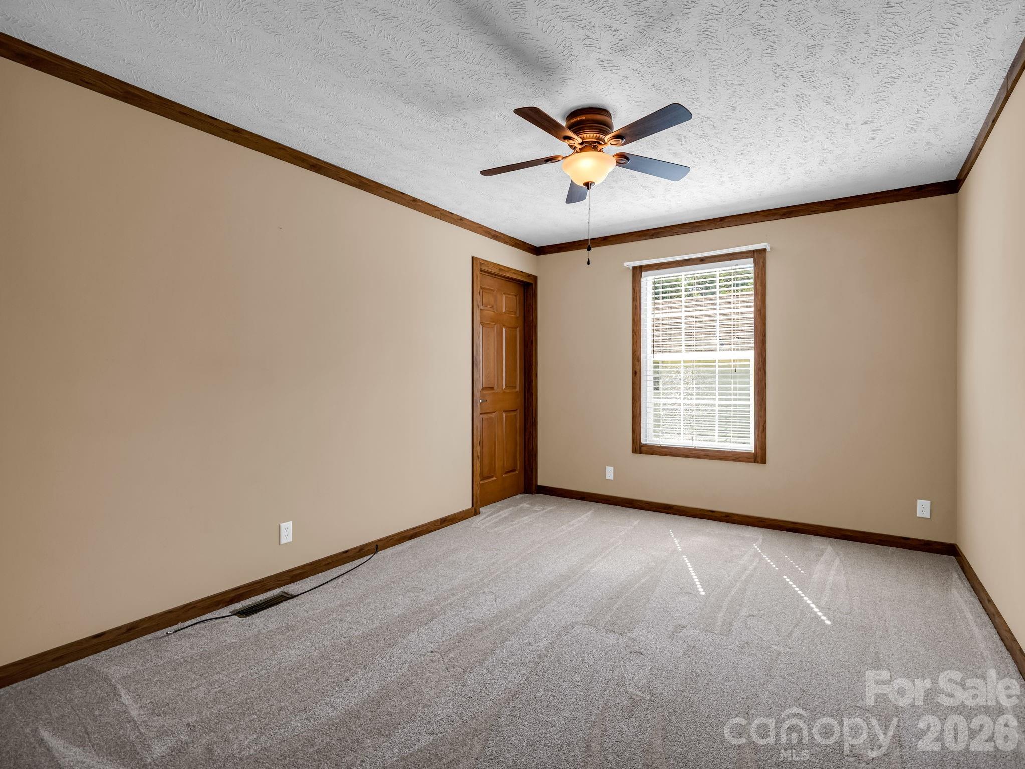 12 N Frederick Lane — Hendersonville