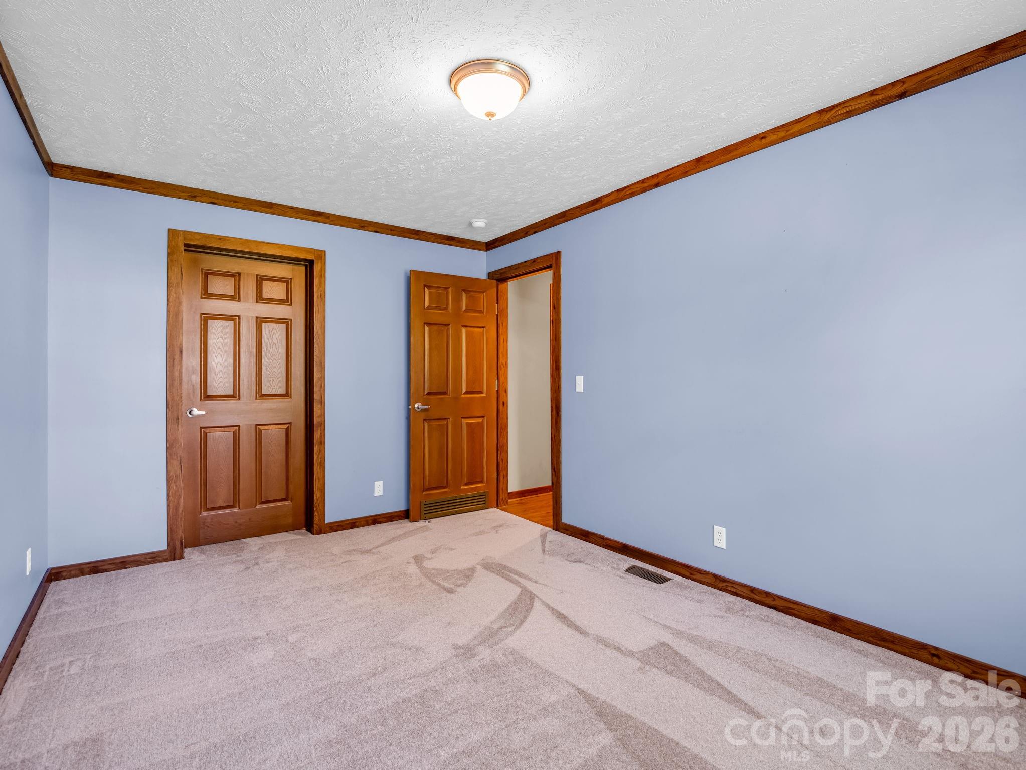 12 N Frederick Lane — Hendersonville