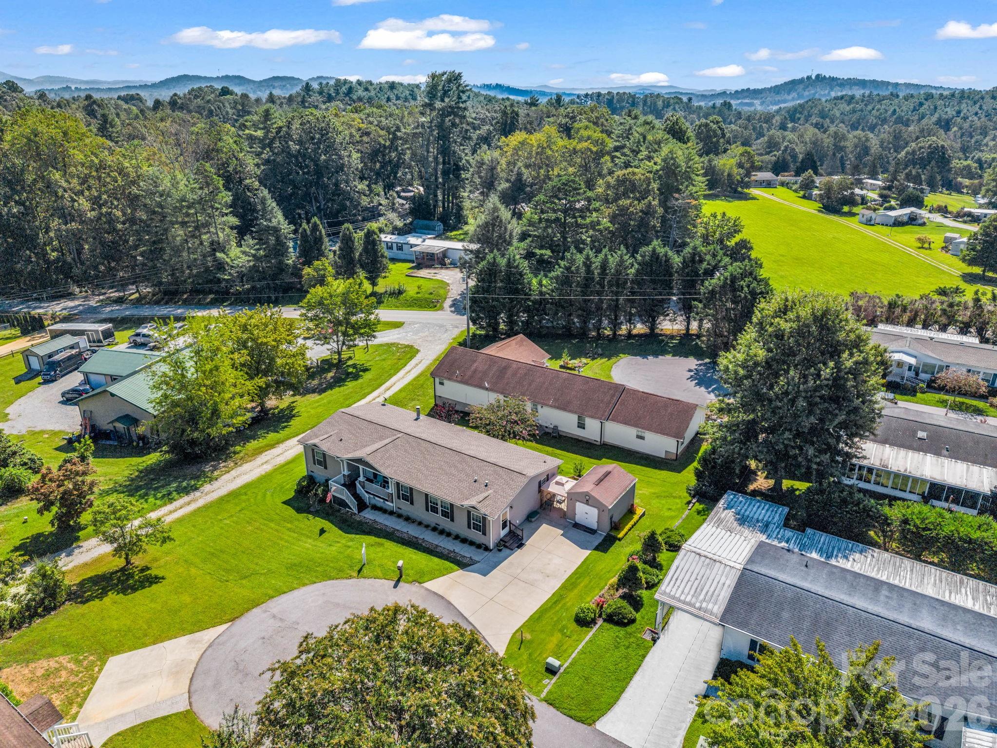 12 N Frederick Lane — Hendersonville