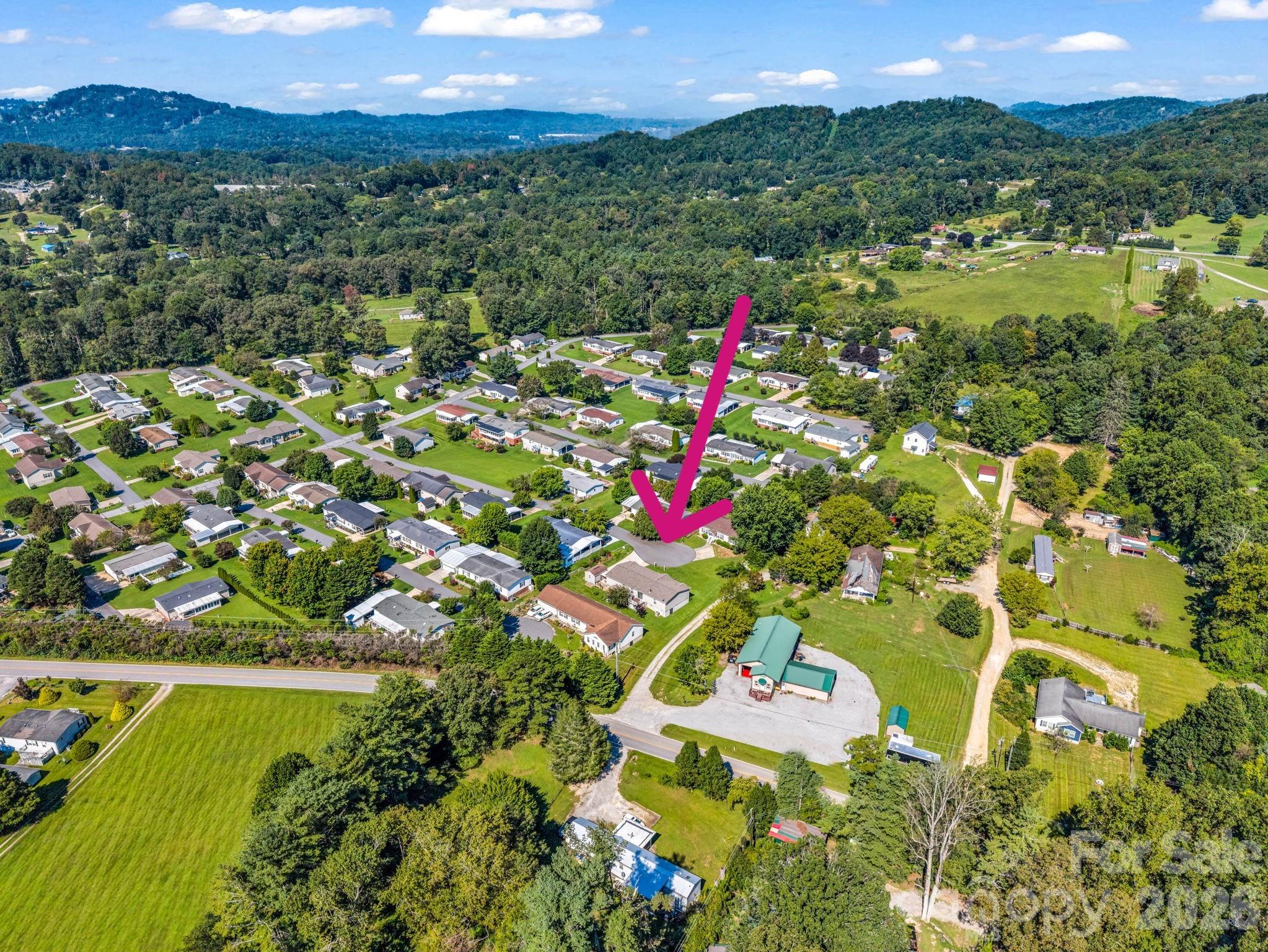 12 N Frederick Lane — Hendersonville