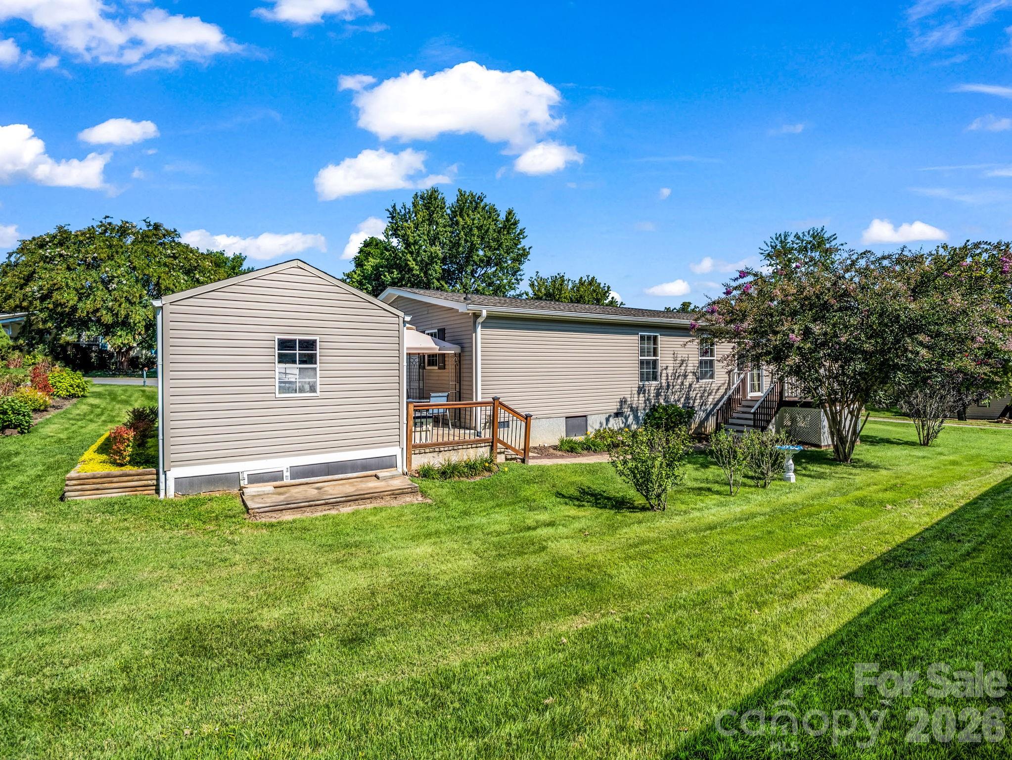 12 N Frederick Lane — Hendersonville