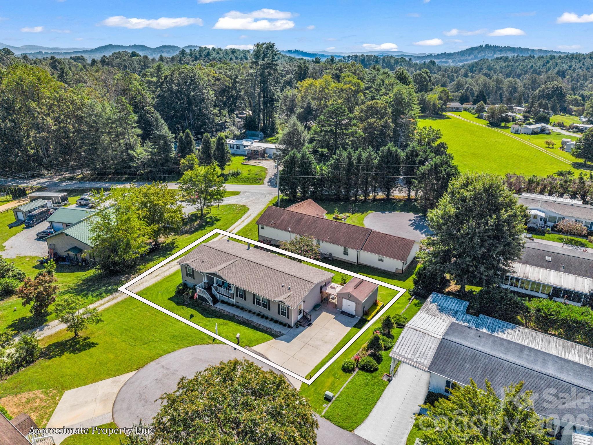 12 N Frederick Lane — Hendersonville