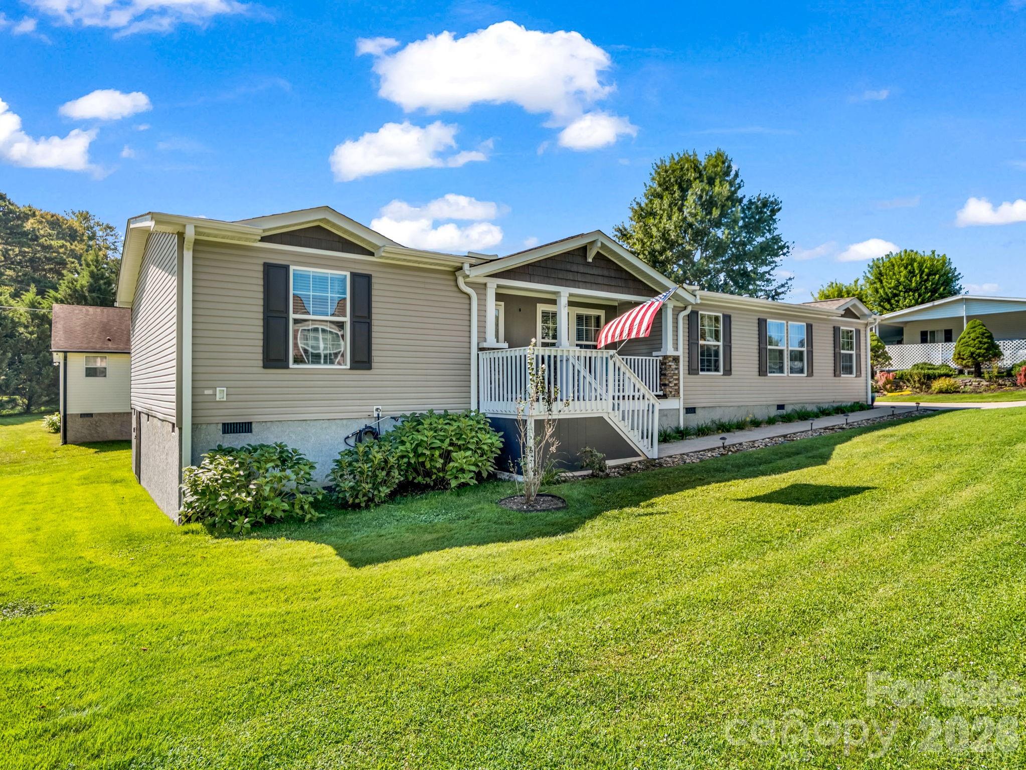 12 N Frederick Lane — Hendersonville