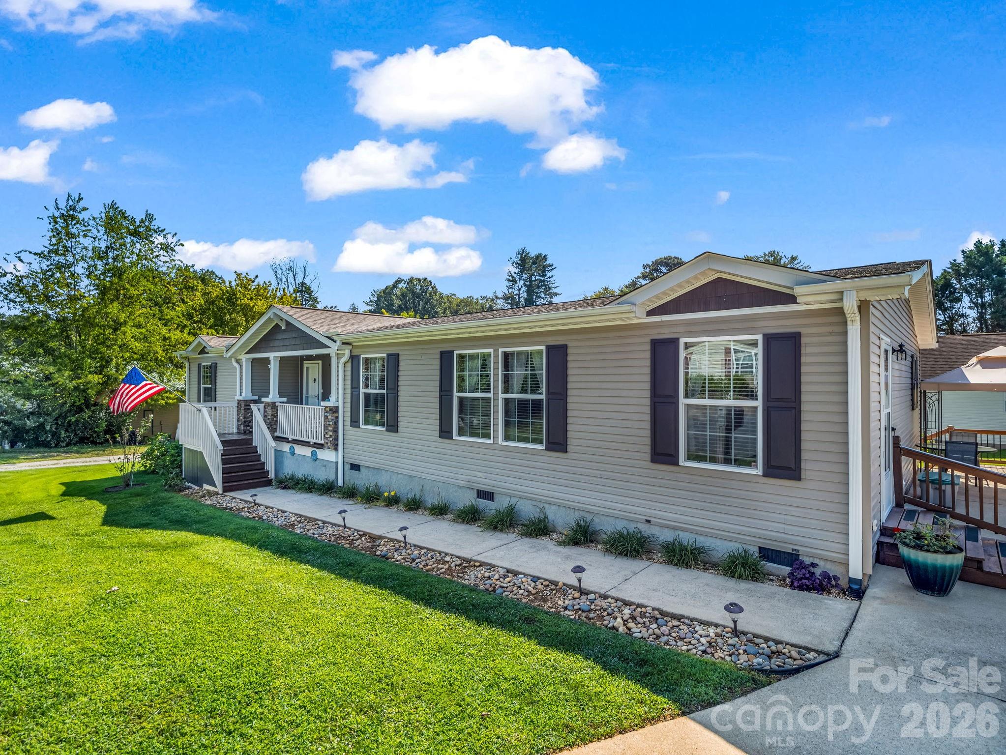 12 N Frederick Lane — Hendersonville
