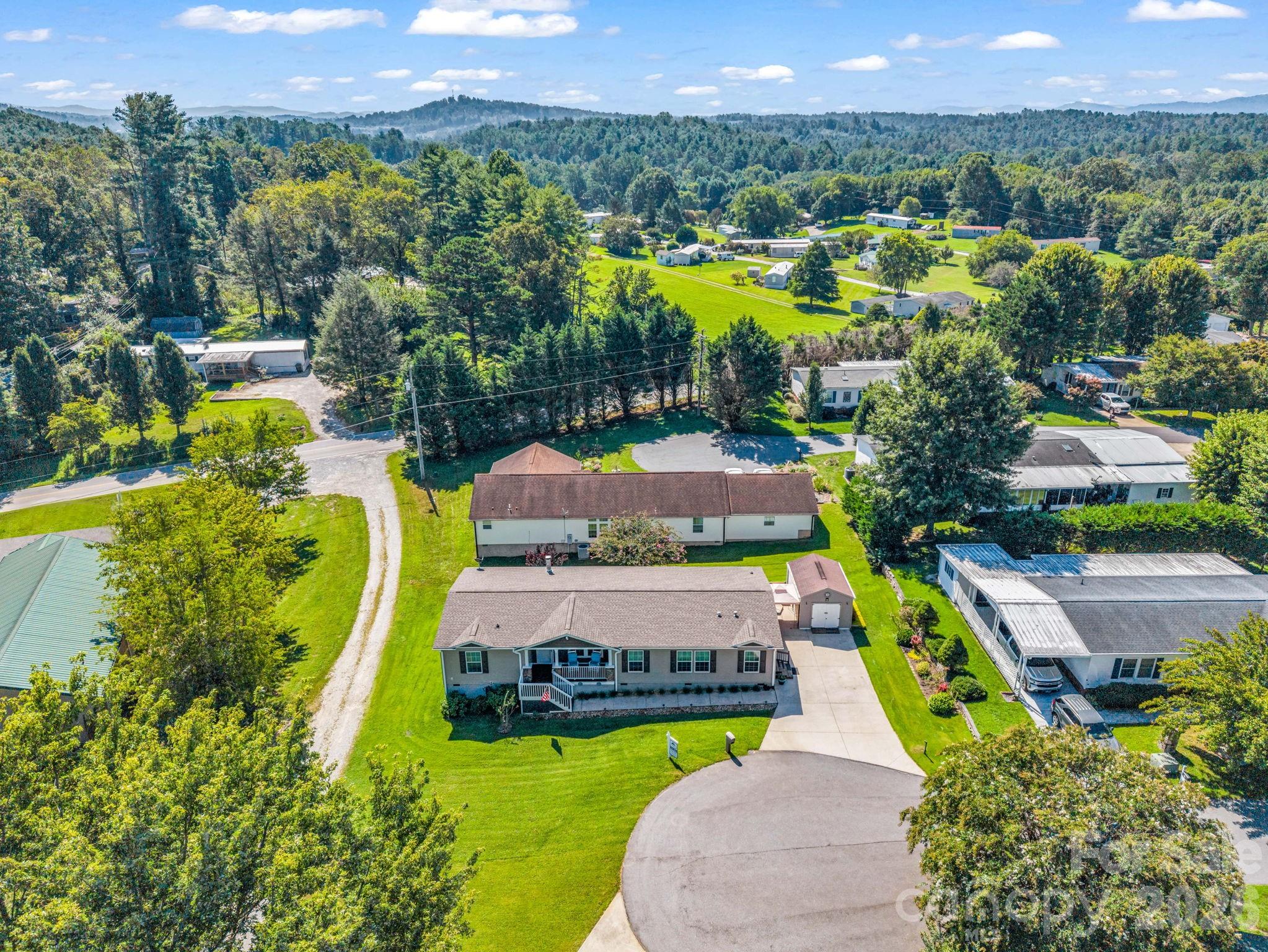 12 N Frederick Lane — Hendersonville