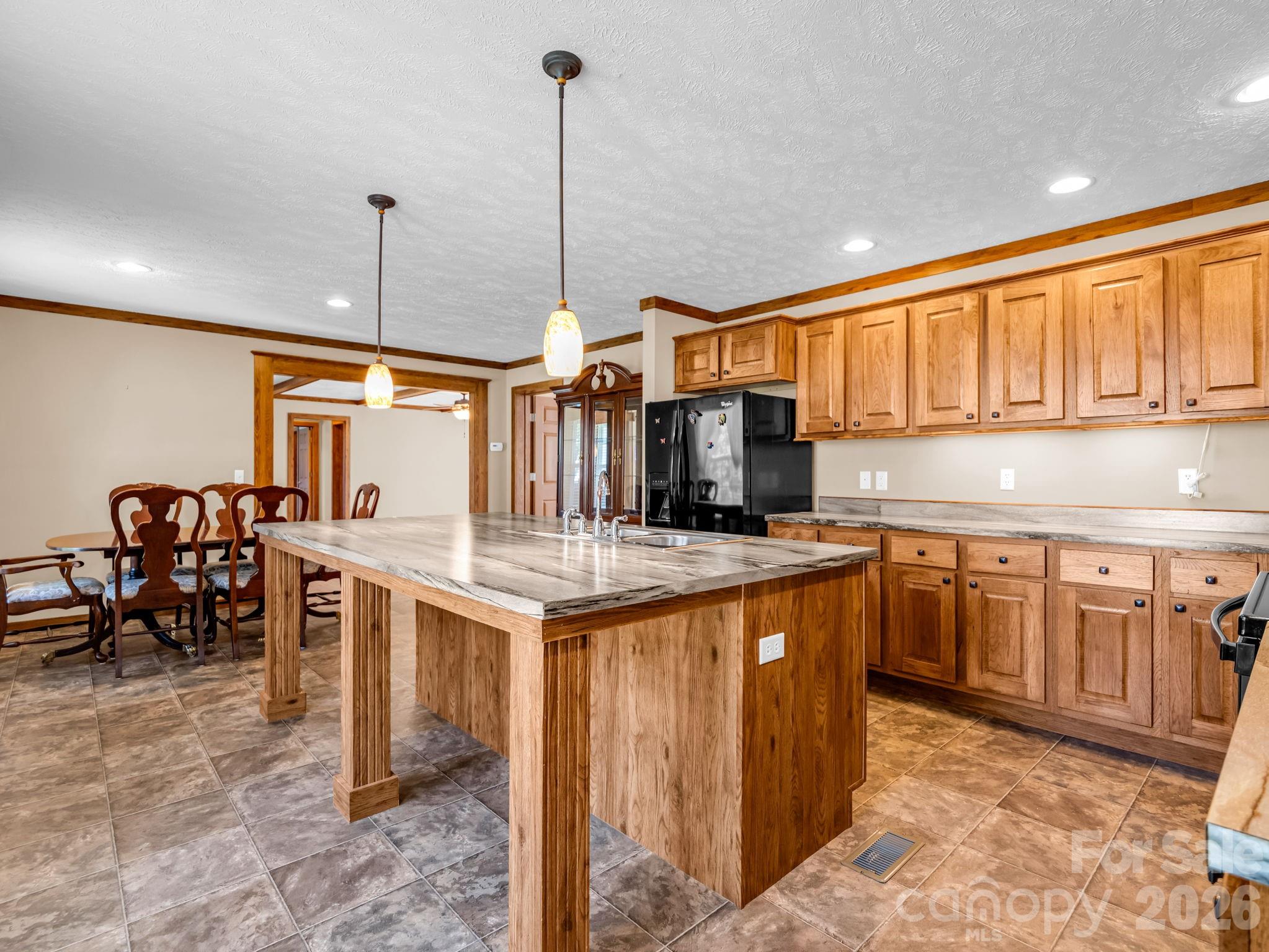 12 N Frederick Lane — Hendersonville