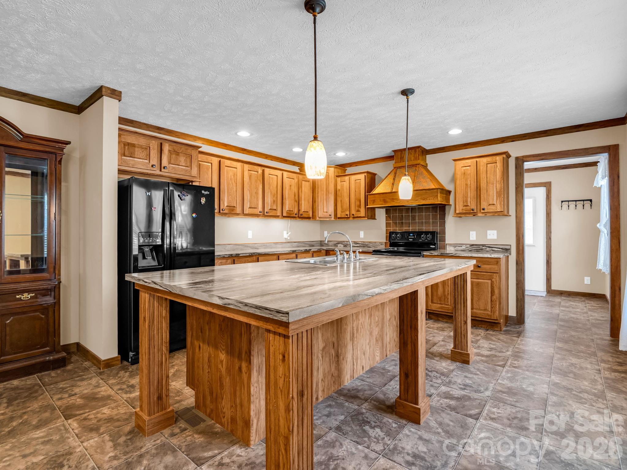 12 N Frederick Lane — Hendersonville