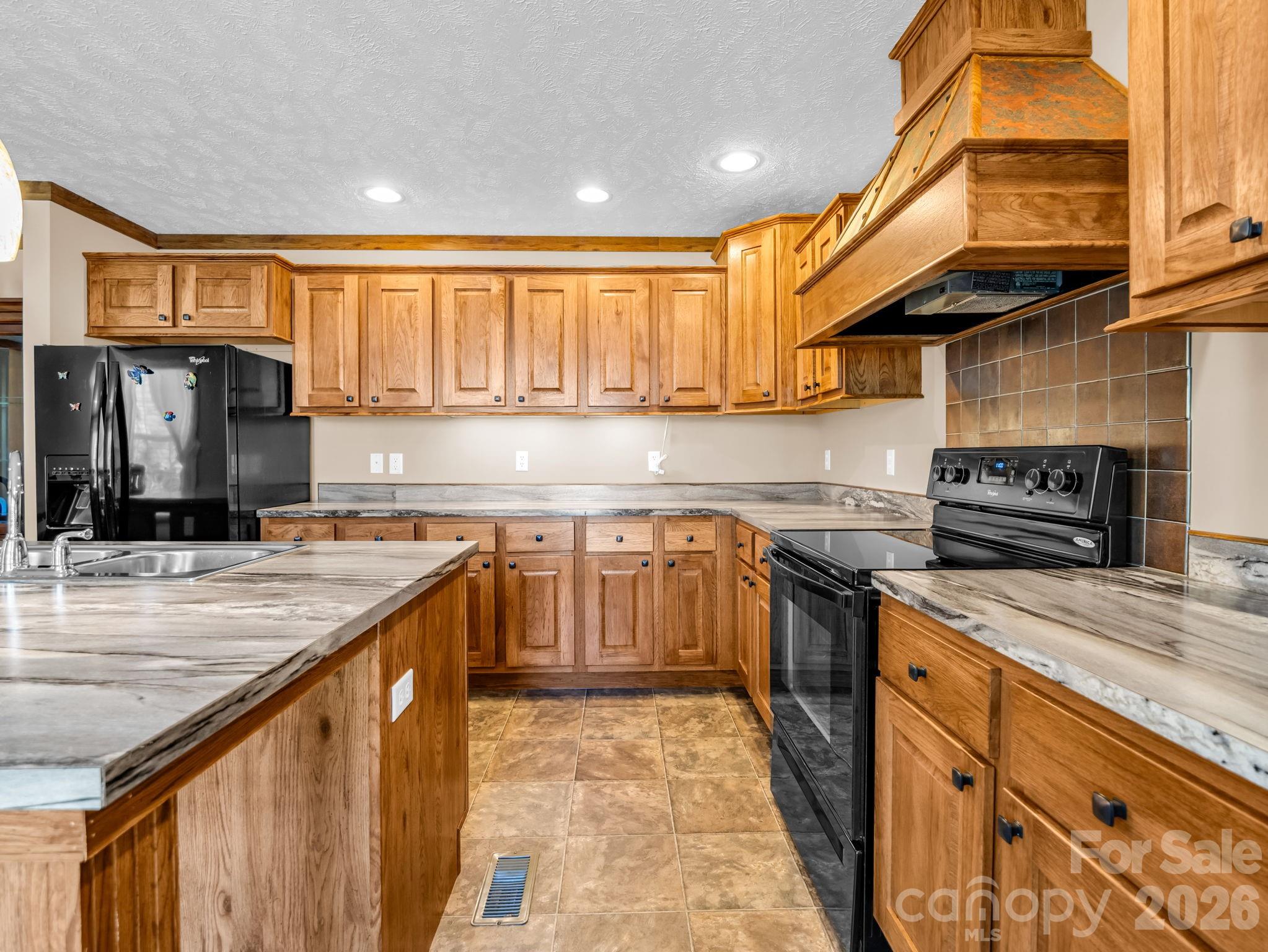 12 N Frederick Lane — Hendersonville