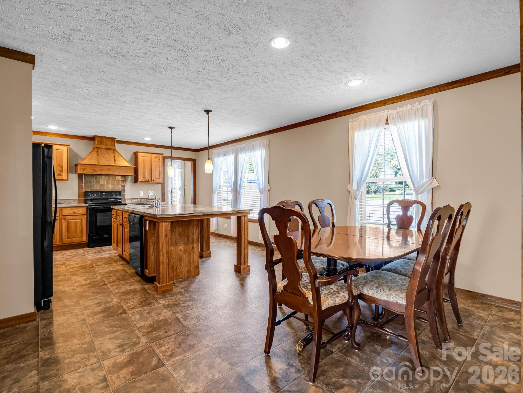 12 N Frederick Lane — Hendersonville