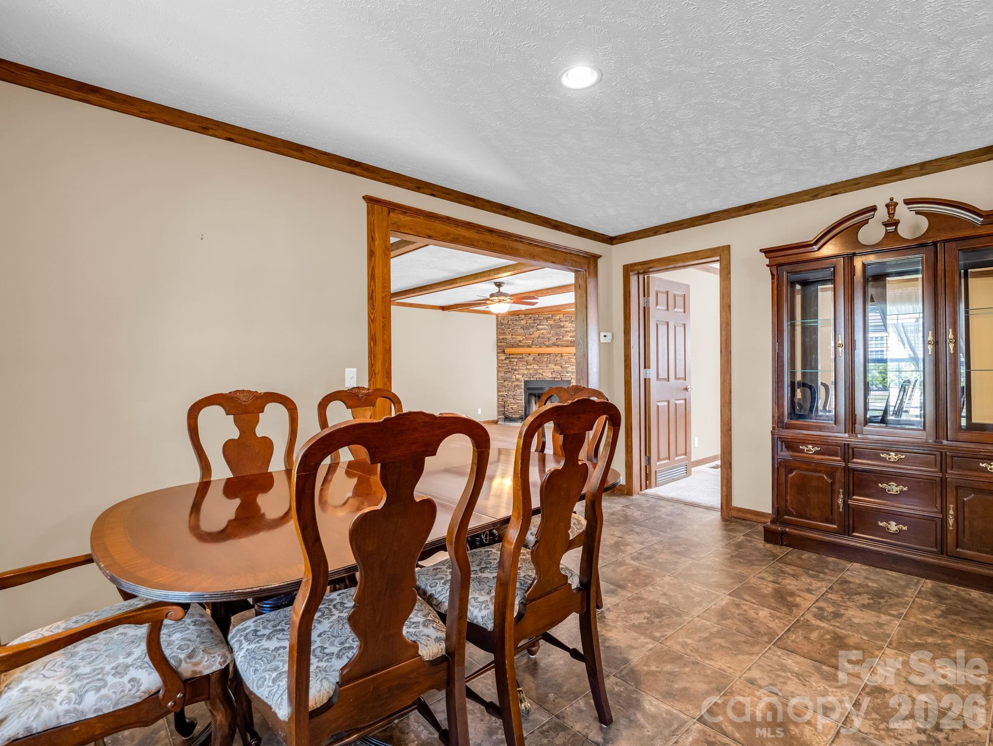 12 N Frederick Lane — Hendersonville