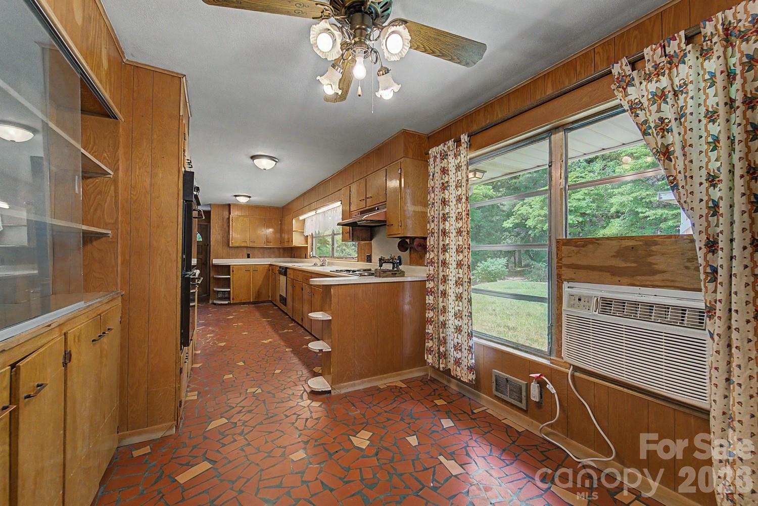 222 Mitchell Mountain Road — Bryson City